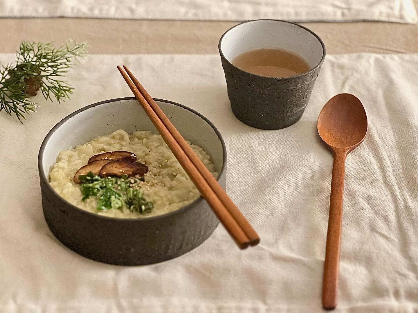 •••
📜

안녕하세요..🥲

오랜만에 인스타를 켰어요…

제가 당분간 개인 사정으로 활동을 중지하게 되었어요..ㅠㅠ

제 요리 좋아해주시고 공구 기다려주신분들도 계신데 너무 죄송하고 감사드려요..😥

당분간 무소식으로 알려드릴거같아요..
그래도 기다려 주실꺼죠?ㅠㅡㅠ

To be continued입니다🫶♥️
모두 건강하세요💪