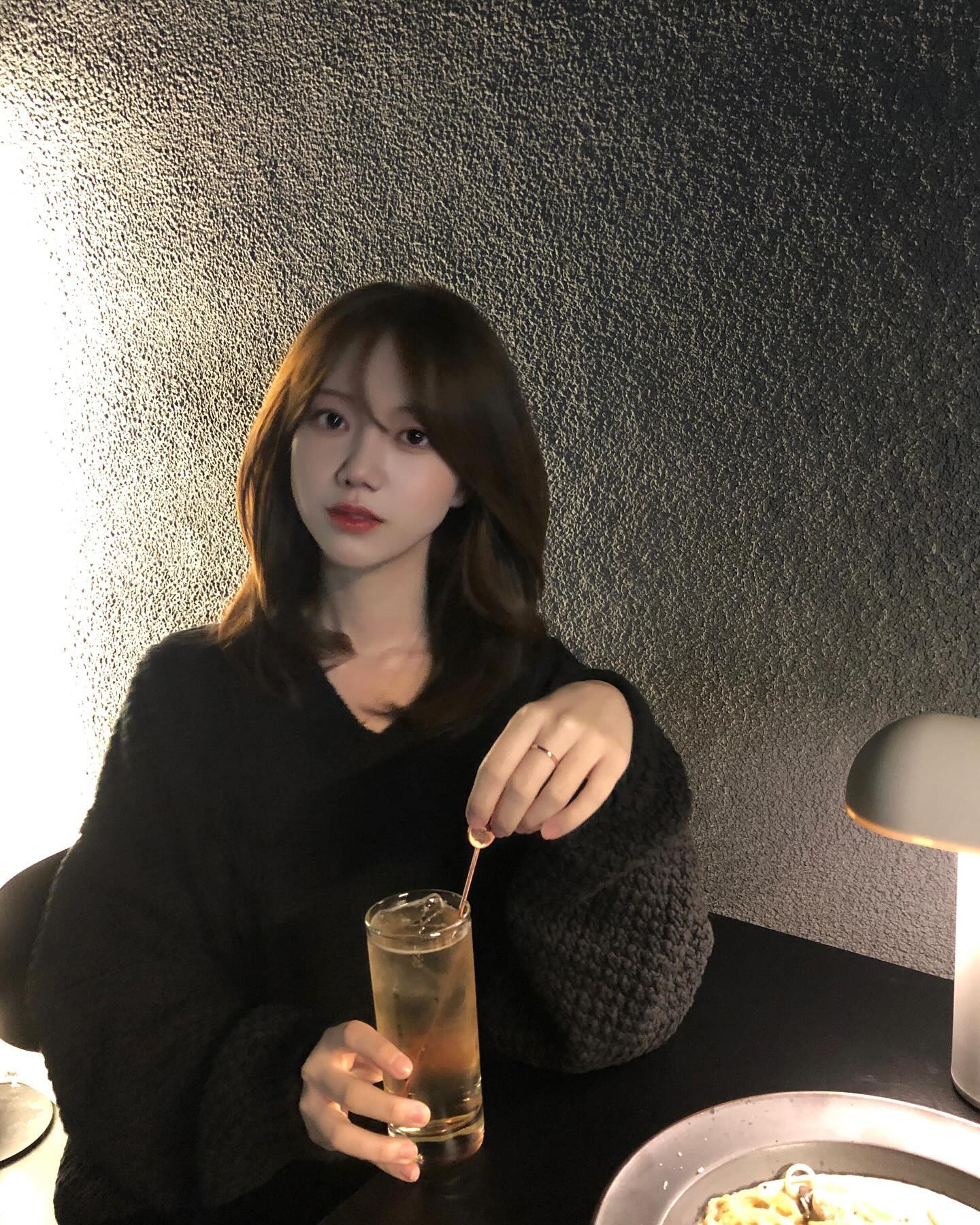 크리스마스에 눈오는걸 얼마만에 보는거햐❄️
올해 클스는 블랙룩으로 도전해봤어요..🖤
오랜만에 셀카도 찍고 
좋은 곳 찾아서 배터지게 묵고왔어요
여러분도 배터지게 행복한 해피클스마스 되시길🫶🏻