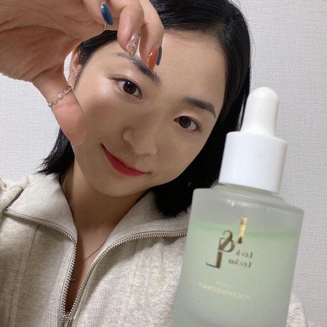 @yustina_no.1 on Instagram: "#광고 주근깨가 점점 진해지고 있어서 기미로 변할까 봐 무서워요😭 잡티 관리에 부쩍 신경 쓰는 요즘 #락앤라쿠 트리플 블랑쉬 앰플을 알게 되었어요😊 ✔앰플 주원