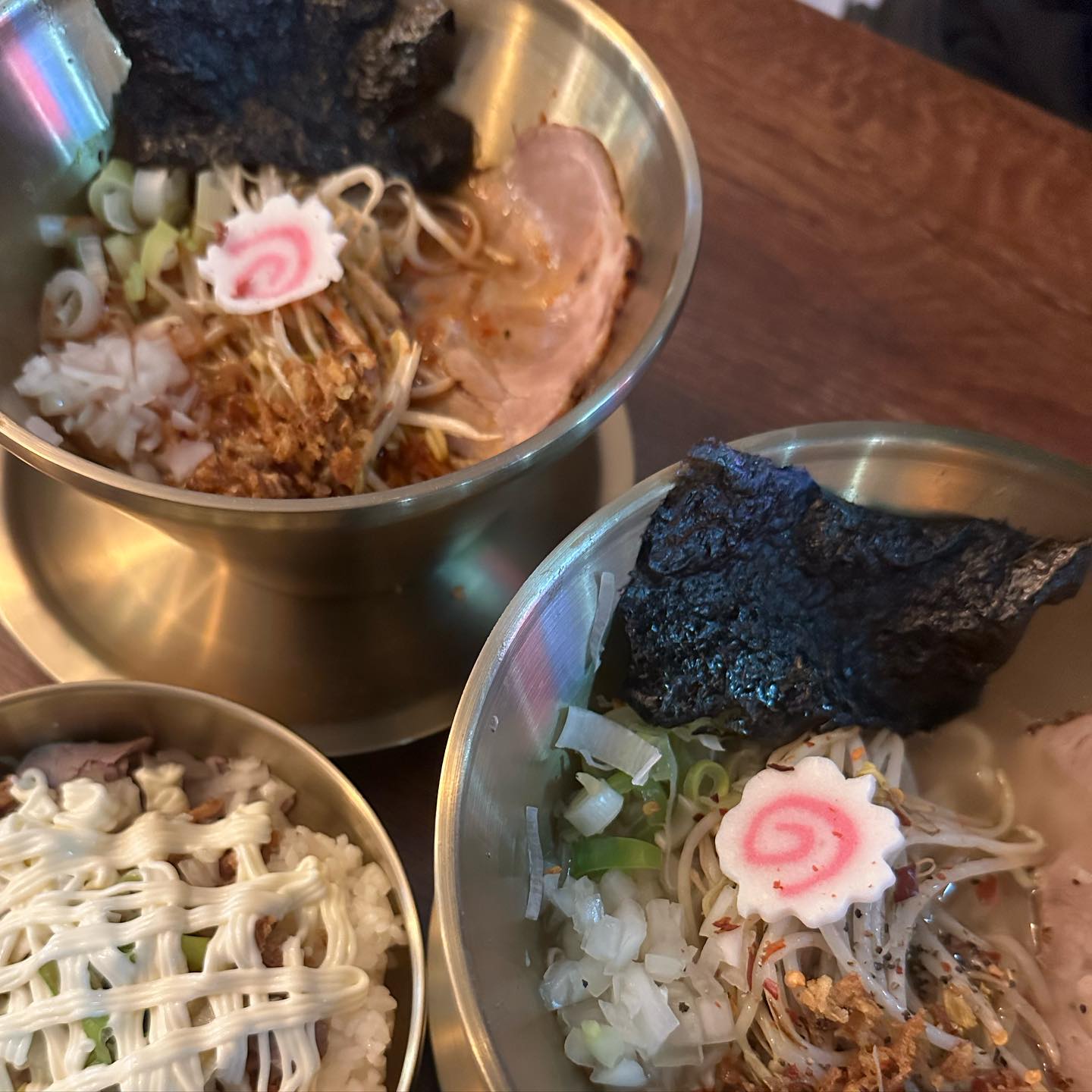 #광고
수제로 만드는 창원 일본라멘 찐맛집
어반브릭스 수평선🤍
자가제면이라 면이 쫄깃 탱글하고
육수도 술,밥이 생각나는 맛 ><
겉바속촉 닭 가라아게는 주문필수!
단짠단짠 차슈마요덮밥 까지 맛도리🤤
이자카야라 안주류도 다양해서 재방문각이에요!
⠀
🫧수평선
경남 창원시 의창구 중동중앙로 47 3027호
영업시간 16:30-02:00
⠀
#어반브릭스맛집 #중동맛집 #라멘맛집
#유니시티맛집 #창원라멘맛집
#창원심야라멘 #수평선 #창원수평선
#먹스타그램 #instagood #yummy
#foodie #foodpics
⠀