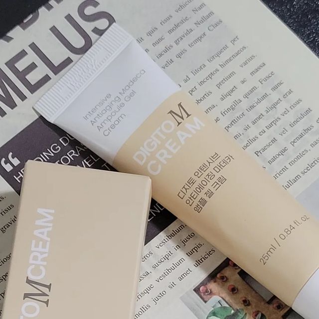 송송 on Instagram: "#광고

크림과 앰플을 하나로 만든 마데카 앰플 젤크림이예요. 병풀추출물이 50%나 함유 되어 있어 민감하고 예민한 피부 진정에 딱이예요!

특히 끈적거리지 않고 촉촉하게 스며들어 더운 요즘 더 좋은거 있죠!

피부과 레이저 시술하고 나면 꼭 꼭 재생크림 챙겨 발라줘야 하는데요. 출시기념으로 6월 15일까지 파격 세일 중이니 요럴때 쟁이셔야 해요.

유분기가 없어 여드름성 피부에도 좋아 아들램이 자꾸 발라서 저도 세일할때 넉넉히 쟁여야겠어요.

#시카크림 #진정크림 #병풀추출물 #레이저시술후재생크림 #디지토마데카앰플젤크림 #점뺀후관리 #피부과재생크림 #수분보습크림 #수분크림"