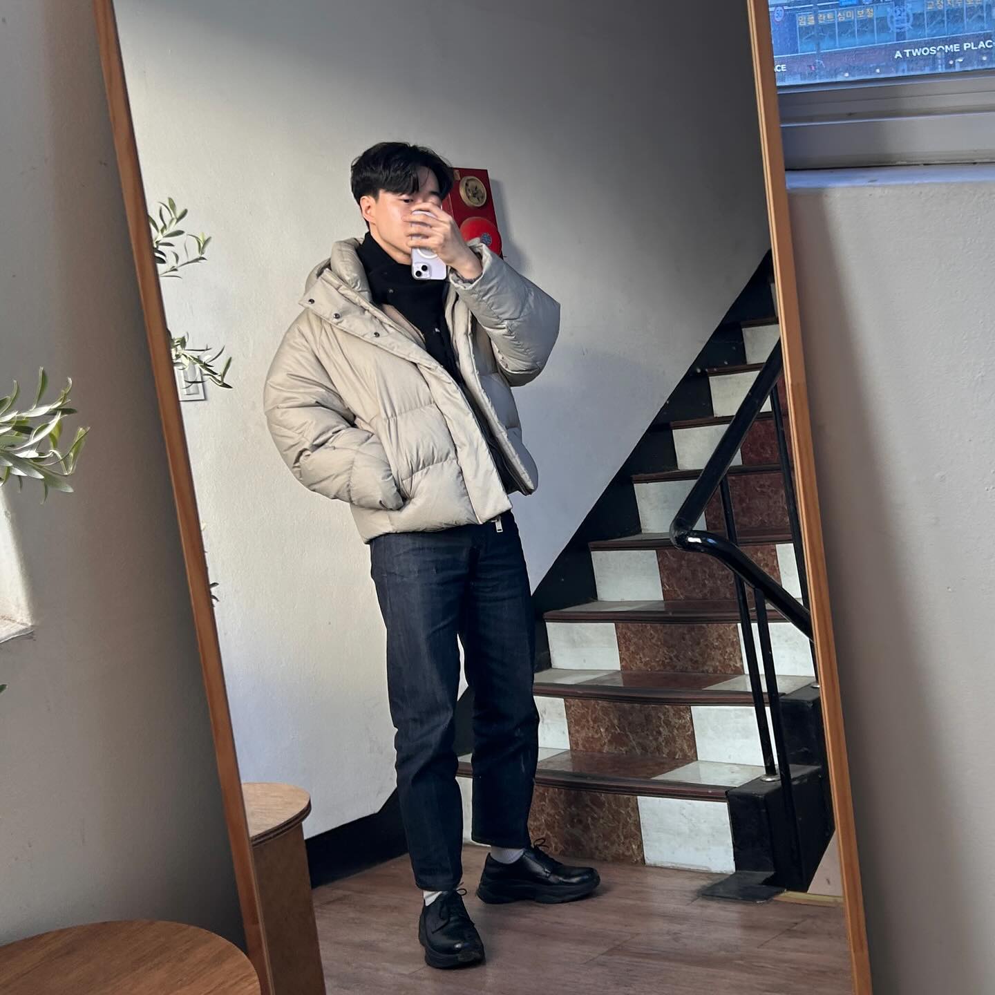 전문서적(리눅스) 구매하고 친구랑 카페공부!!!
능력 향상 가즈아!!!

아우터: #일꼬르소 
목도리: #엔더슨벨
바지: #플랙
신발:#드로우핏

#20대남자패션 #쉬운코디 #남자패션 #fashion #ファッション #겨울패션 #패딩