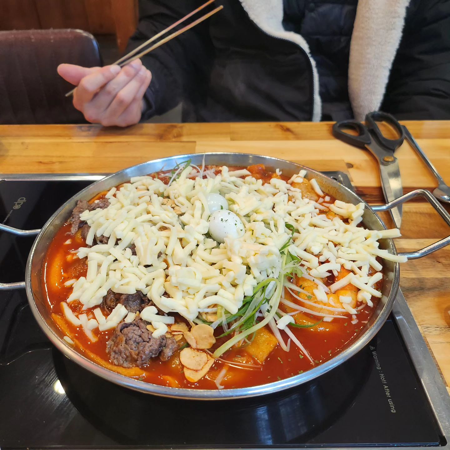 에휴... 남친이 떡볶이 너무 좋아해서 맨날 떡볶이만 먹으니까 좀 질려...
오늘은 #청년다방 #차새대떡볶이