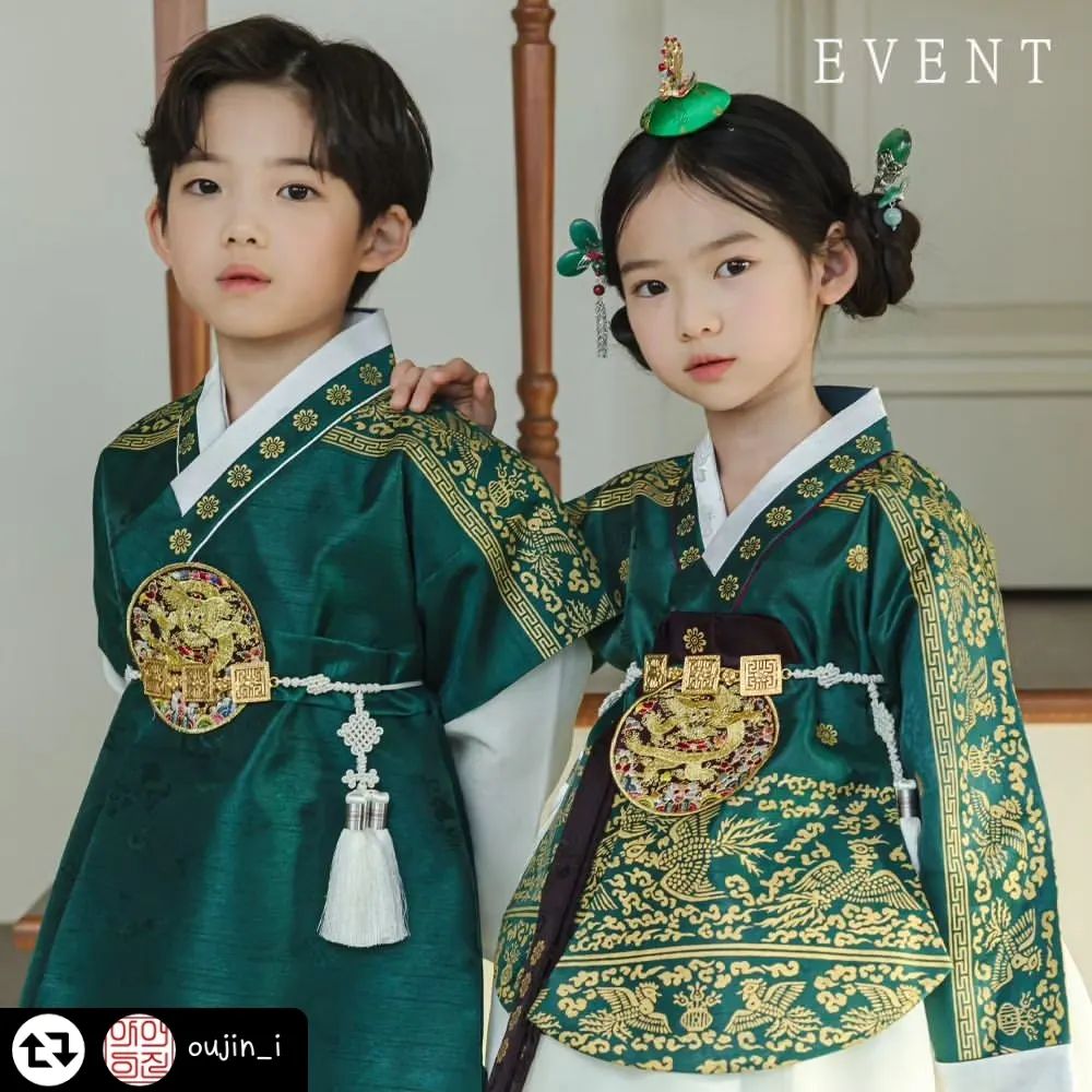#리그램 - oujin_i by get_regrammer
[어진아이]

EVENT 공지📣

24년 설 맞이하여
이벤트 준비했어요^^

총 10분!!
10명의 아이들에게 한복을 보내드릴께요

아이가 한복입은 모습을 
예쁘게 사진으로 담아주실 분들 환영합니다^^

✔️한복은 랜덤으로 아이에게 어울릴만한  디자인으로 발송됩니다
✔️디자인,사이즈 또한 교환은 안되니 양해부탁드립니다
✔️✔️타 사이트 중복신청 안되니 양해부탁드려요(중복신청시 자동탈락됩니다)
ㅡㅡㅡㅡㅡㅡㅡㅡㅡㅡㅡㅡㅡㅡㅡㅡ

🔆참여방법🔆

1 oujin_i 팔로우 해주세요

2 본 피드에 '좋아요' 꾹 눌러주세요

3 본 피드 중 맘에드는 사진을 골라 리그램해주세요 

ㅡ필수해시태그ㅡ
#남아한복 #여아한복 #유아한복 #어진아이

4 리그램 완료 후 본피드에
  아이의 성별/신장/몸무게 댓글로 달아주세요

5 친구들 태그^^ 마구마구 소환해주세요^^

☆1~5 모두 완료하신분만 이벤트에 참여됩니다☆

🔆모집 인원🔆
 10명 
 (백일~160cm이하의 아이)

🔆모집 기간🔆
 1월 2일(화) PM3:00
 ~1월 8일(월) PM6:00 까지 입니다

🔆당첨자 발표🔆
 24년 1월 11일 (목)

🔆당첨 후 활동🔆
 1 택배수령 후 일주일 동안 피드 1개이상
  올려주세요 

 2 필수 해시태그를 꼭 달아주세요

 비공개 계정 ❌❌️
 이벤트 헌터 ❌❌️
 수령 후 잠수 ❌❌️

예쁘게 리뷰 올려주실분들 환영합니다♡♡

우리 아기들이 더 귀해지도록
우리 아기들이 더 예뻐지도록
우리 아기들이 더 빛나도록
어진아이는 노력합니다

어진아이가 비록 최고는 아니지만
어진아이로 인해 우리 아기들이
최고가 된다면 그걸로 만족합니다

#어진아이한복 #남매한복 #추석한복
#아기한복 #남자아이한복 #여자아이한복