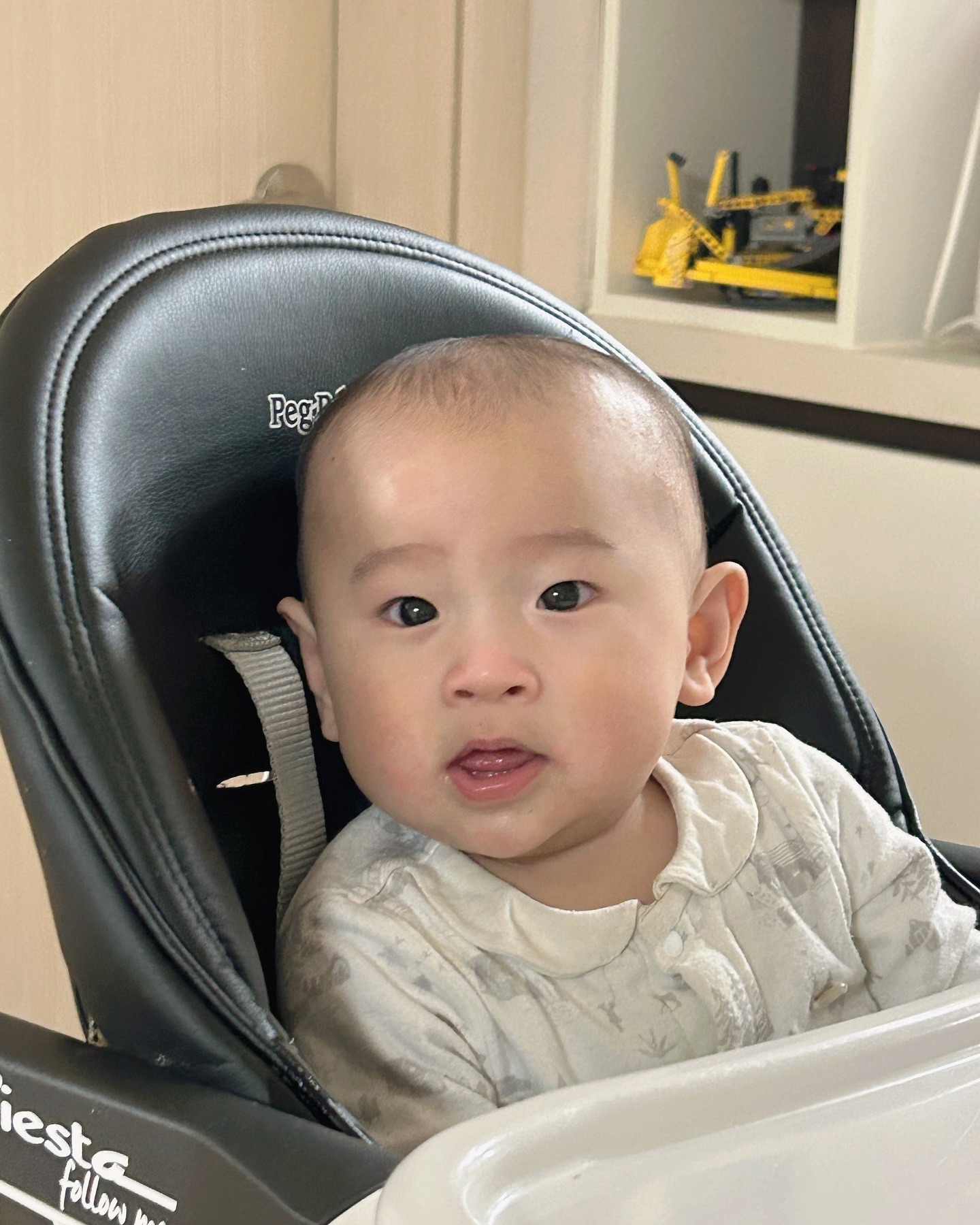 요즘 우리집 #이짱구씨 
다들 그정도로 그러냐고 하지만.. 요즘 하루하루 해내는게 많아지고 도전정신이 엄청나다 너..?
#얼굴에장난끼가득 
#헬육아 #아들육아 
#근데왜갑자기밥을먹다뱉냐고 #하루에속으로소리세번지름