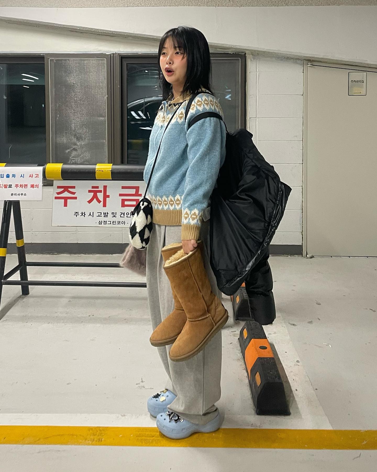 춥지만 낭만포항이였다❄️
1 차언제나오냐고 짐바리바리
2 숙소뷰 미쳐ㅅ
3 장보는중
4 장볼때가 사실 젤신남
5 고기미틴역대급 존맛ㅠㅠ
6 숙소바로앞 바다
7 휴지 크리스마스
8 국밥좀침 
9 냉동실사진같네
10 아침에 장칼국수만든건데 냅다 뷰만찍기