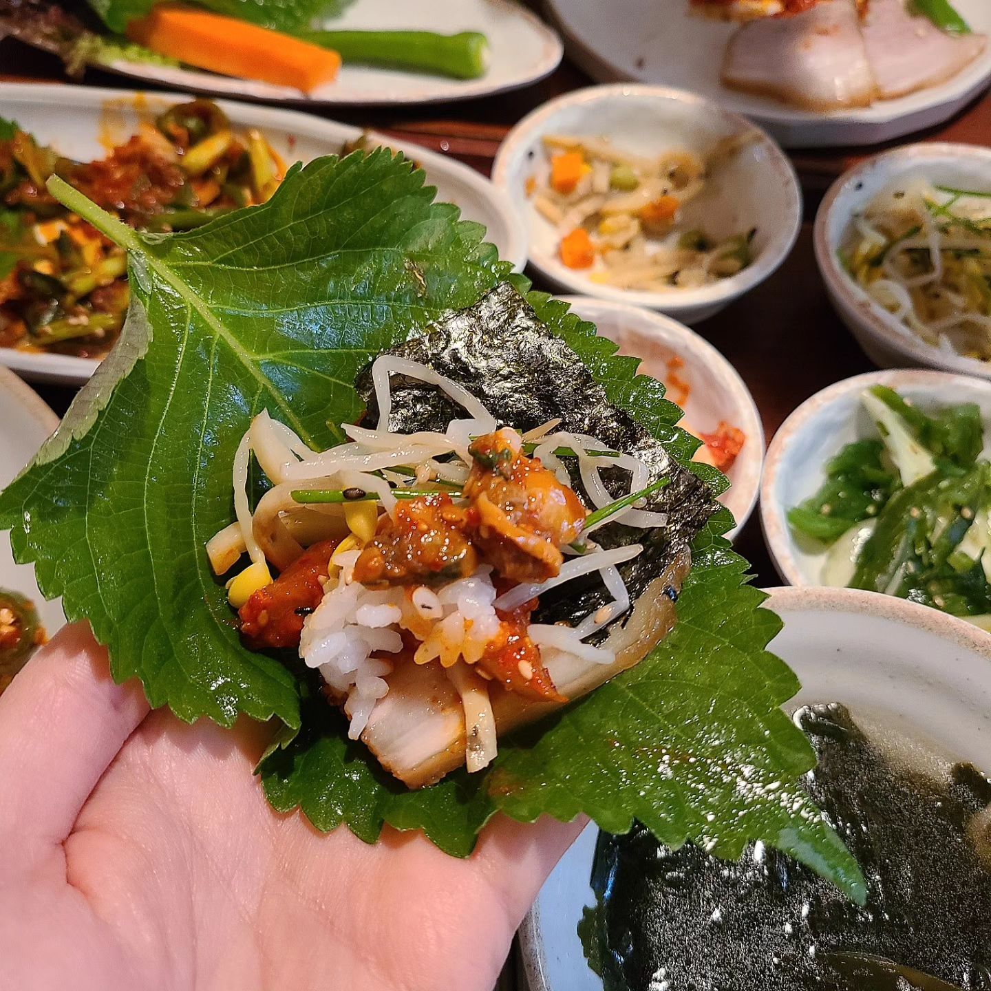 #협찬 × muwol_table 
#신논현역맛집 #무월식탁강남점

와...진심 맛있었따!!!!
깔끔하게 한상차림으로 한가득 나오는데
양도 많고 삼삼하니 자극적이지 않게 건강한 맛도 있어서
배부르게 만족하면서 먹었당❤️

다음에 또 가야지 후후👀

#신논현역맛집 #강남역맛집 #강남역술집 #신논현역술집 #강남맛집 #강남역밥집 #신논현역밥집 #강남점심 #신논현역점심 #강남역한식 #강남한식당 #신논현역한식당 #강남역보쌈 #강남막걸리 #강남데이트코스 #신논현역데이트장소 #강남데이트 #무월식탁 #무월식탁강남점 #강남회식장소 #강남역모임장소 #강남소개팅장소 #강남한정식 #신논현역한정식 #강남역한정식