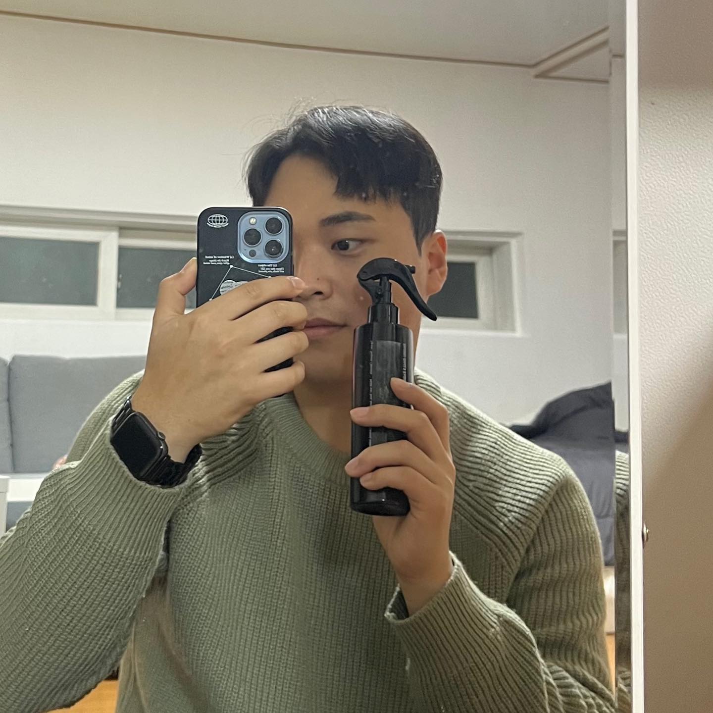 #협찬 #다슈 dashu_official 

2주 동안 사용해봤는데 우드한 향 좋아하는 나에게 취저
강하지 않고 부담스럽지 않은 향기라서 정말 좋은ㅎ
향기가 중성적이라서 남녀 상관없이 사용 가능한 제품인듯ㅎ

 #무신사 #무신사섬유향수 #남자친구선물 #남자섬유향수 #우디향 #코튼향 #코튼향수 #그린향 #섬유향수 #섬유탈취제