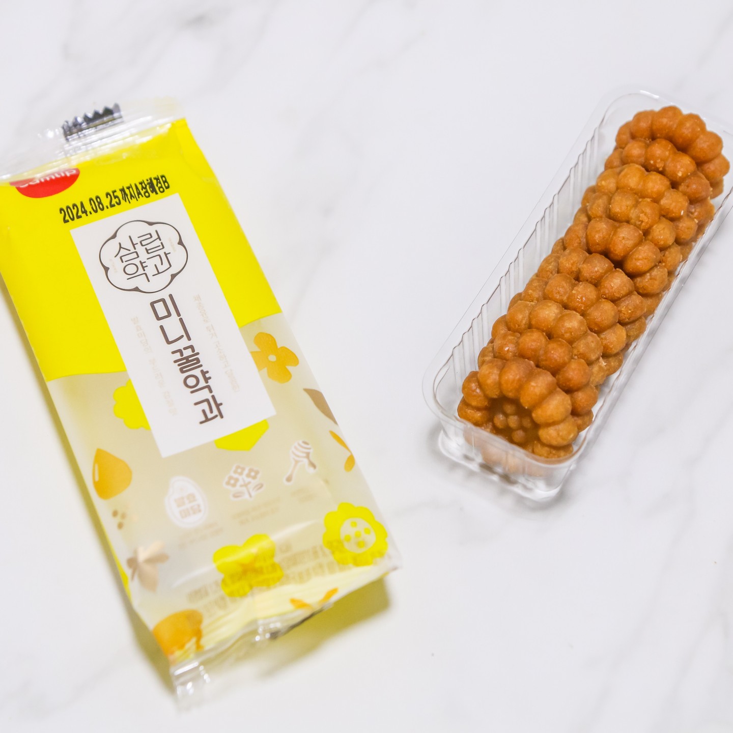 _
🥮 삼립약과 미니꿀약과
🥮 GS25 편의점 1,000원

이번에 소개 할 상품은 GS25 출석체크 이벤트를 통해 교환해서 맛을 본 '삼립약과 미니꿀약과' 되겠습니다. 만약에 돈을 주고 구매를 한다면 1,000원 가격에 구매가 가능하며 사과맛의 경우 이보다 200원 비싼 1,200원에 판매중에 있었습니다😊

공짜로 맛봐서 그런게 아니라 이 상품 생각보다 너무 괜찮았습니다. 총 10개입 되겠으며 개당 가격으로 생각하면 100원꼴 되겠습니다. 질소포장 없이 포장을 가득 채우고 있었고 기대했던 약과의 맛을 온전히 즐길 수 있었습니다😍
.
.
.
.
.
.
.
.
.
.
#GS25 #GS25편의점 #GS25나만의냉장고 #GS25출석체크 #GS25편의점나만의냉장고 #GS25편의점출석체크 #삼립약과 #미니꿀약과 #삼립약과미니꿀약과 #약과맛집 #약과 #약과스타그램 #주전부리 #먹부림 #편의점약과 #디저트 #디저트그램 #디저트스타그램 #디저트맛집 #맛집블로그 #맛집블로거