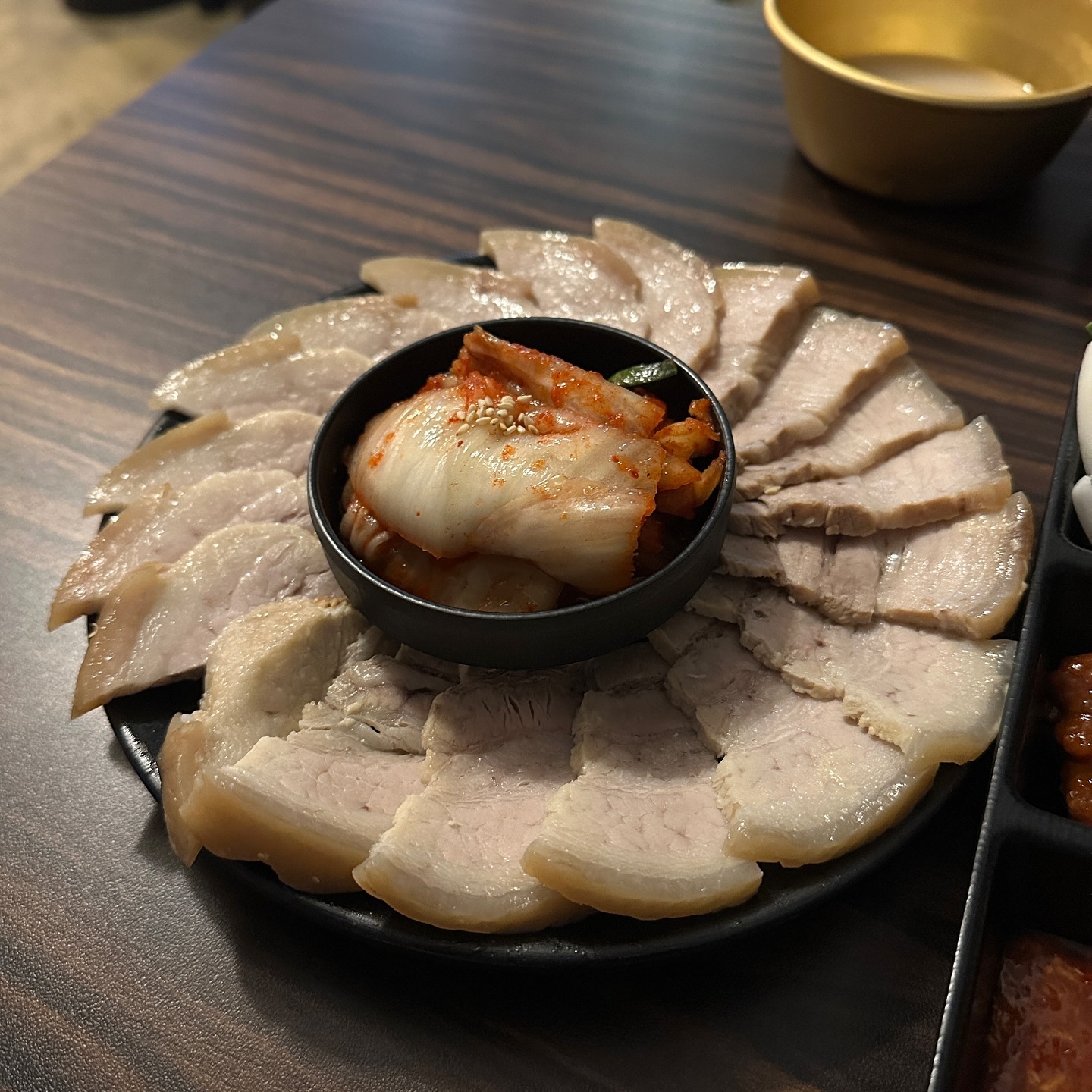 짜계치+막걸리+수육=🫶
수육에 쌀막걸리 조합 못참고 바로 들어와버린 언덕집
수육 육즙 팡팡 터진다
녹아든다 녹아들어~

✅오겹 수육 한판
✅짜계치
✅국순당 쌀 막걸리

#합정언덕집 #합정맛집