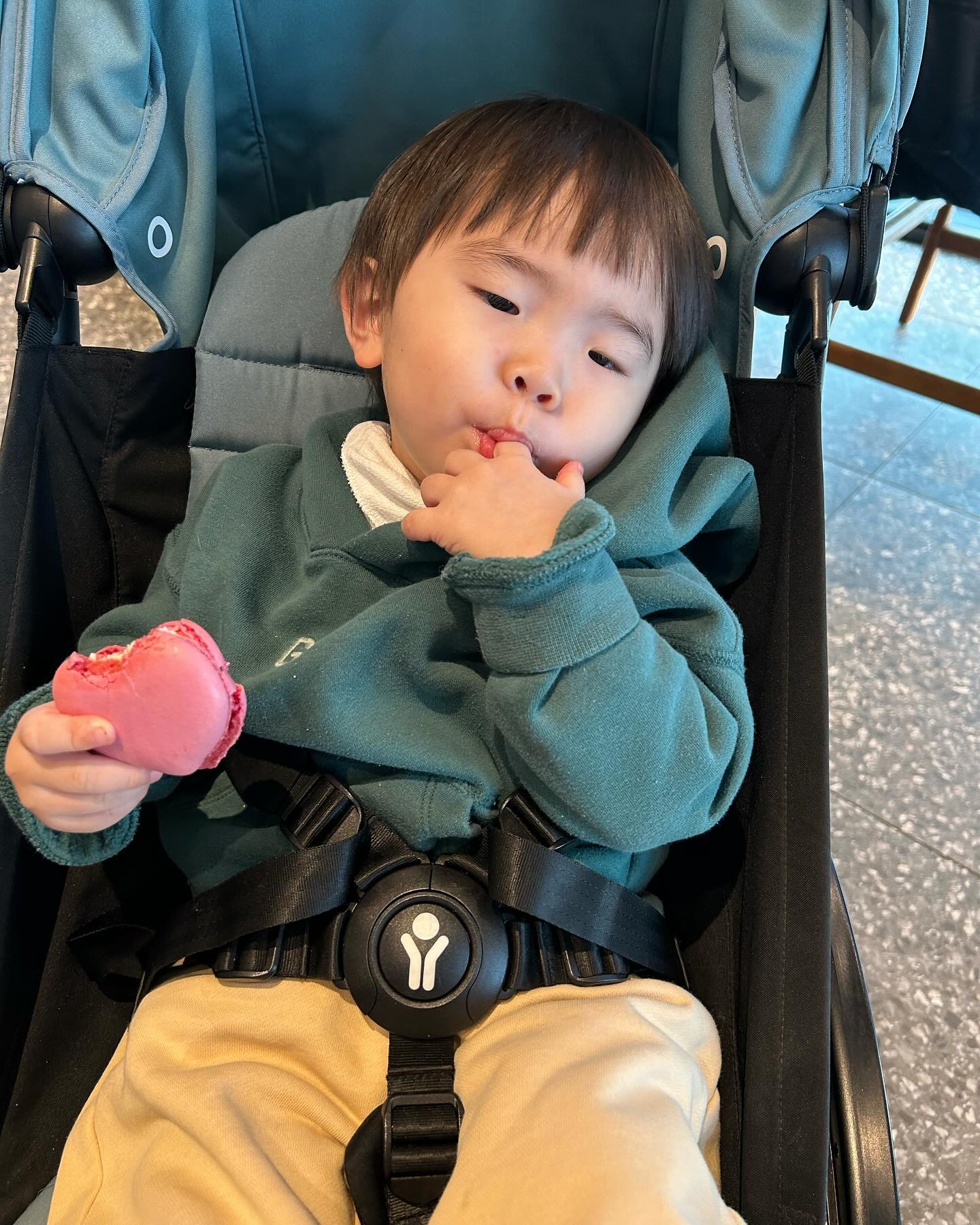 여행 계획 짜러 카페😍
마카롱 보단 케이크가 짱인가보다 😂