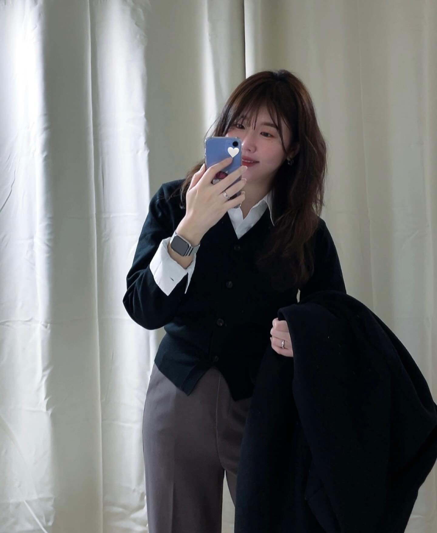 Why 아직도 수요일 🥹

아무거도 안하고 있지만, 
격하게 아무거도 안하고 싶은 나
퇴근후 코트만 벗어던지고 바닥에 기절중
제발 일어나서 움직여 나생퀴야 🥹🔥

전광렬 아죠씨 표정 = 지금 내 심정 🥹
왜죠 유독 수요일이 더 지치는 이유는? 

아니 그보다 #제너럴아이디어 가디건 맛집임.
왜 국민템인지 알겠음. 색별로 다 가지고 싶네요🤍
#출근룩 으로 딱입니다용 🩶 

다들 수요일 마무리 잘하시구 
이번주도 파이팅외치며 저는 이만 - 쌔앵🤧