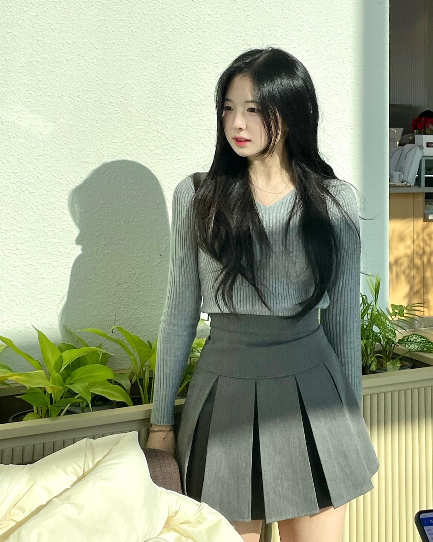 hybernat 🩶

보들 쫀쫀 편하기까지한 .. 🥹#하이버넷 은 #니트맛집 인데요 !!!! 데님에도 스커트에도 시크룩에도 딱이더라구요••

#아이돌룩 #hybernat #셀럽니트 #부드러운니트 #데일리코디 #키작녀코디 #키작녀쇼핑몰 #크롭티 #쿨톤메이크업 #겨울코디 #여자가을코디 #미니스커트코디 #브이넥니트 #그레이 #헤어스타일 #광주 #광주카페 #담양 #담양카페 #담양카페추천 #광주근교카페