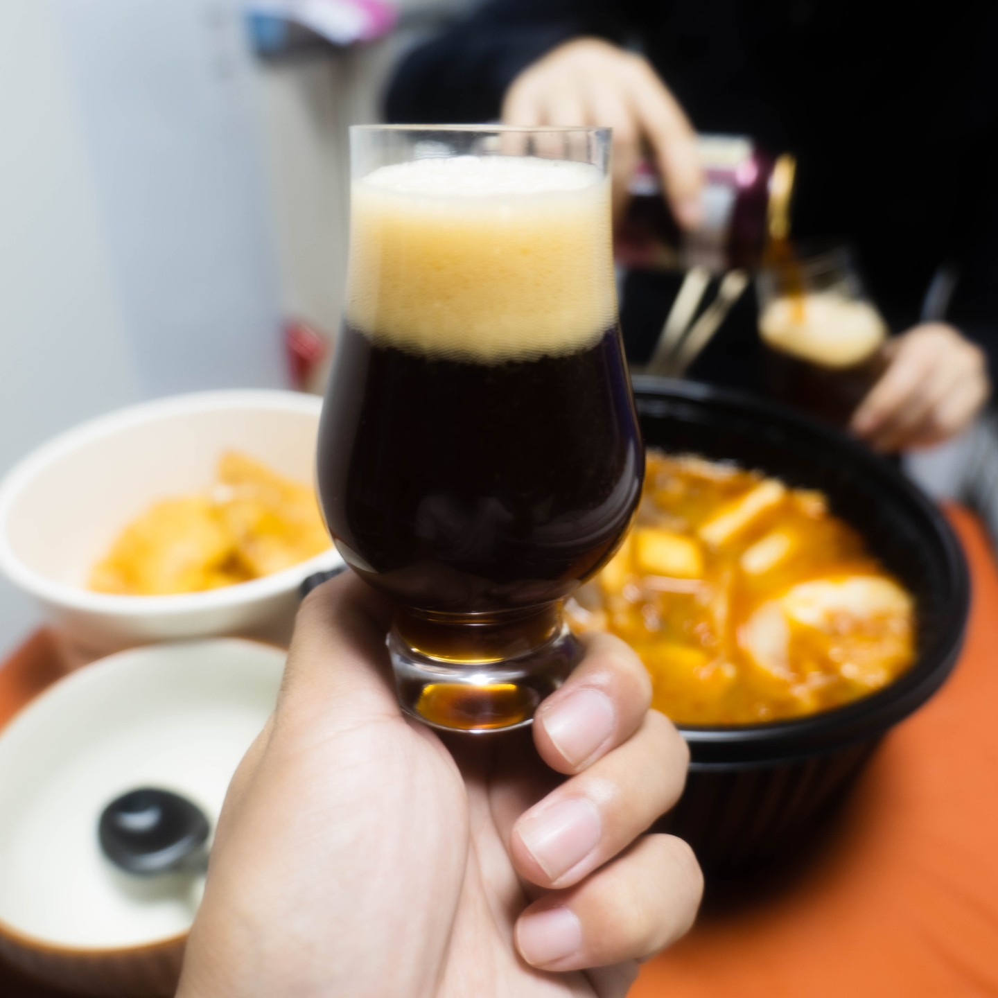 #협찬 CU신상품, 디자인도 맛도 예술작품 같은 ‘볼파스엔젤맨’ 
볼파스엔젤맨 비어메일! 시리즈의 특별한 라인업인 만큼 재료부터 기본 맥주에 비해 2배 이상 들어가 있어
맛이 더욱 풍부하고 다채로운데! 국제적인 비어 소믈리에와 볼파스엔젤맨 브루마스터가 협업하여 만들었으니 더욱 특별해!

매년 한정 물량만 양조하는 스페셜 에디션인 만큼 그 맛의 풍미가 깊고 다채로우니 꼭 맛 보자 ㅎ
캔 디자인부터 우표 컨셉으로 디자인된 캔을 보면서 어떤 맛일지 ㅎ 상상하는 재미까지 있으니까.

수입맥주 최초로 명품 브랜드 대상을 받은 볼파스엔젤맨에서 출시한 스페셜 라인답게
요즘 CU편의점에서 찾아보기 힘들더라 ㄷㄷ
나 같은 경우에는 따로 점주님한테 발주 요청하곤 했었는데(누구나 다 해줌)

이번 10월부터 CU 편의점에서 출시!
CU편의점에서 구매가능하니 4캔 12,000원 구성 잊지 말자!!
이정도 가격에 이런 퀄리티 만나볼 수 있다는 부분에서 이미 끝난거라 본다.

volfasengelman_korea
#볼파스엔젤맨 #스페셜맥주 #볼파스엔젤맨비어메일 #뉴잉글랜드IPA #호피라거 #라즈베리포터 #맥주추천 #편의점맥주추천 #CU신상 #CU편의점