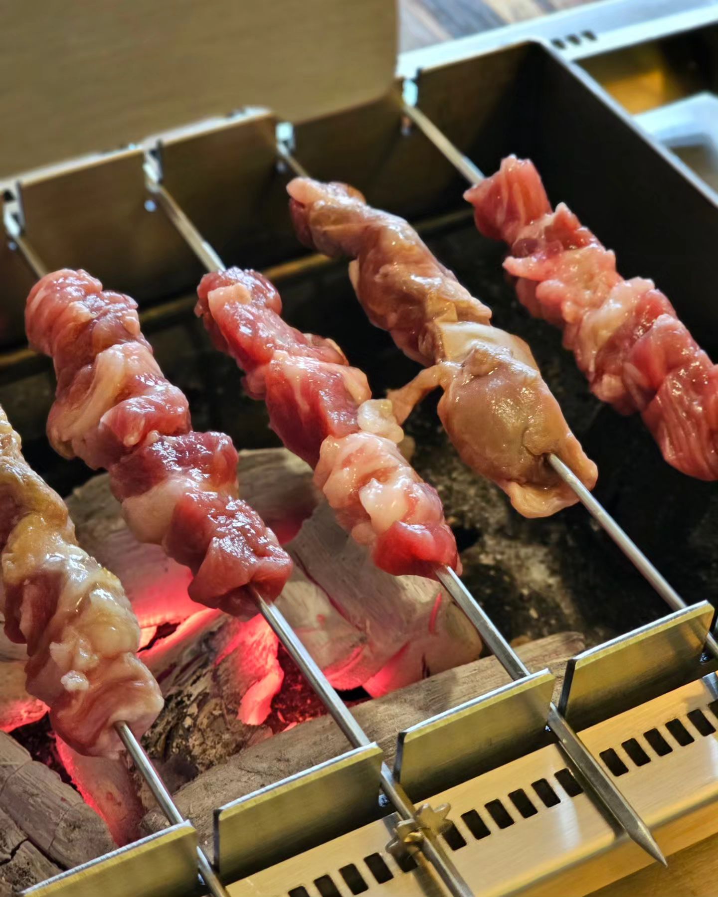 #초원양꼬치 #대림맛집 
.
대림에서 손에 꼽는 깔끔하고 맛있는 양꼬치 맛집! 
정말 다양하게 꼬치를 즐기기에 너무 좋은 공간이었습니다 

고기 하나하나 군더더기 없고 맛도 구성도 깔끔하고 
개인적으로 연인과 함께 온 사람들과 회식 하면서 
이야기도 나누기 좋은 구성으로 테이블이 
잘 나눠져 있어요. 

대림역의 음식점거리 반대편은 잘 안와봤지만 
여기 덕분에 다시 한번 여기를 보게 된! 

대림역에서 맛있는 양꼬치 찾으시면 여기도 강추! 
.
#대림동맛집 #대림양꼬치 #대림양꼬치맛집#대림회식장소#대림동양꼬치#대림꼬치맛집#대림술집#대림역양꼬치#대림동양꼬치맛집#영등포맛집#영등포양꼬치#영등포고기맛집#양꼬치맛집