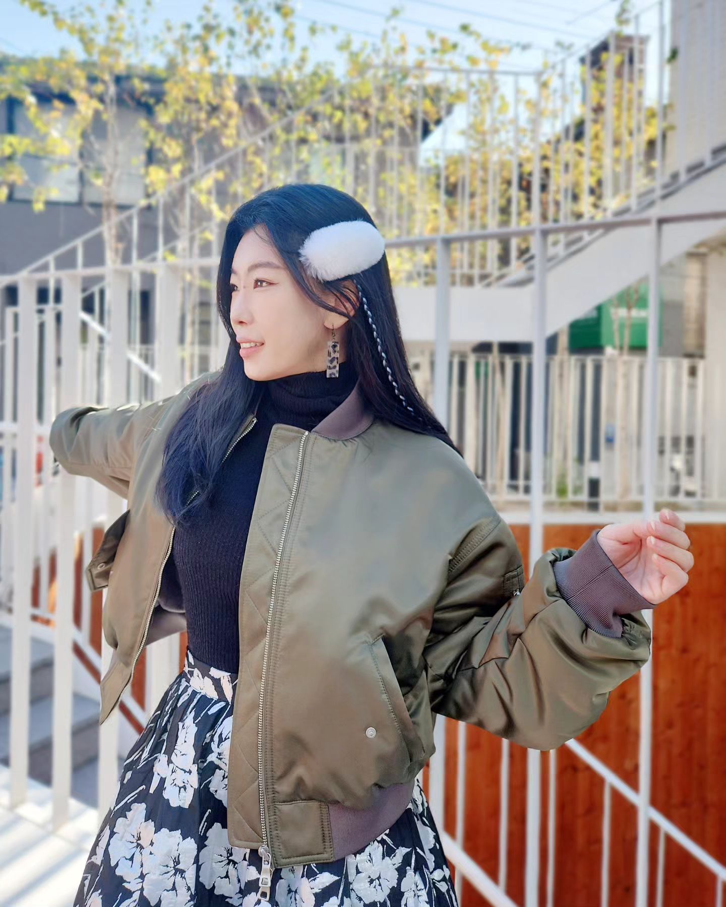 #협찬 #오떼뜨 #겨울아우터 🧥💚
octetteofficial 

오리지널 항공점퍼에서 여성미를 더해 숏한 기장감과 미니멀한 디자인으로 어디에 코디하든 이쁨 ෆ

안감에 폴라폴리스, 에코솜을 넣어
보온성을 높혔기에 추위걱정 No～

시크한 코디도 좋지만 옐킈는 여성미를 더 뽐내고 싶어 플라워패턴 스커트로 포인트를 주었는데요
워커에 같이 코디하니까 겨울 데이트룩이 완성됐답니다//

사이드포켓도 있어 실용적이고 키작녀 옐킈가 입어도 어중간한 기장이 아니라서 더 좋아요ෆ
⠀
⠀
#오떼뜨자켓 #후기 #먹스타그램 #신혼 #항공점퍼 #집사 #새댁 #오떼뜨점퍼 #일상 #강남 #겨울아우터 #오떼뜨항공점퍼 #뷰티 #오떼뜨겨울 #octette