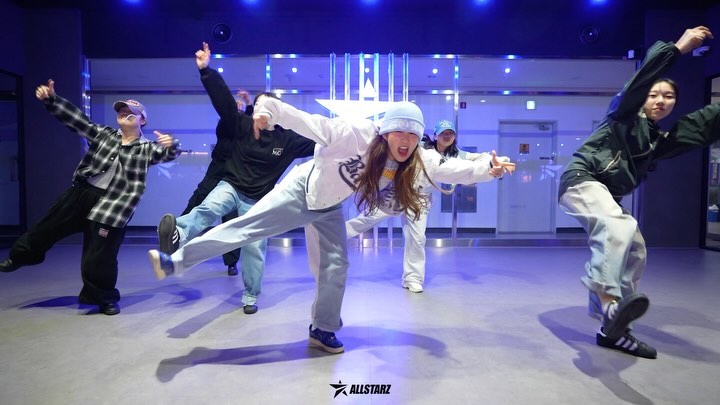 Armani White - Silver Tooth Dance video 🎥🩶
└ choreography by me. 
└ ▶ #PELBchoreo ◀

《 Silver Tooth - armaniblanco 》
박수 치는 타이밍에 조명 만져준 울 정아 je.on_g_ 덕분에 이 멋진 영상이 나와따!!! 고마워 👏🏻🪫👏🏻💡

With 🙏🏻
ju__.y2 
__o.niy 
hyeeee___rin 
anllaoo_ 
07_.ksy 

#armaniwhite #asapferg #silvertooth
#pelbreels#choreography#choreographer 
#girlshiphop#girls#hiphop#걸스힙합#힙합 
#dance#舞蹈#댄스#펠비 
#ダンス#ダンス動画#振付
#practicevideo #PELB_choreo