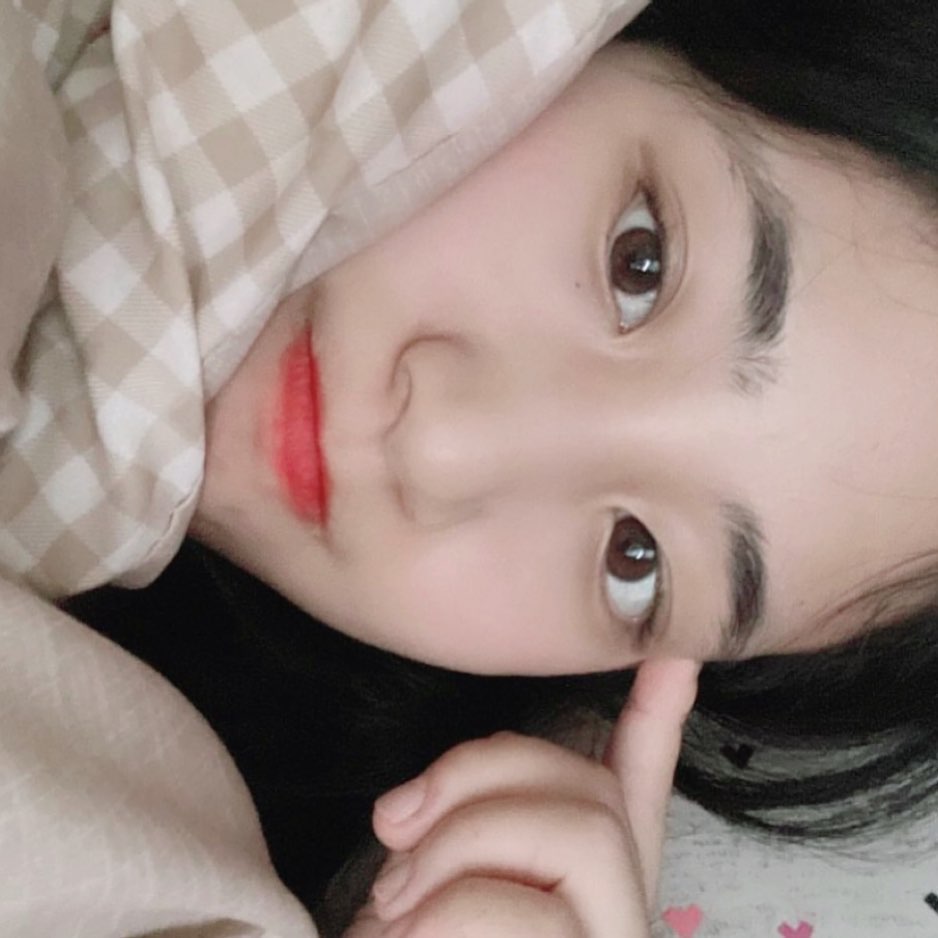 23살에 남겨놓은 #적금샷 

정확히 2년 전 사진임니댜..😮
누워서 찍었는데 생각보다 잘나와서 
고이고이 모셔두고 있답니댜 🫶🏻

울 님들이 항상 이쁘다 해주셔서 .. 
입꼬리가 올라가요 🫠🫠❤️ 

사랑합니댜 ..👉🏻🫶🏻❤️