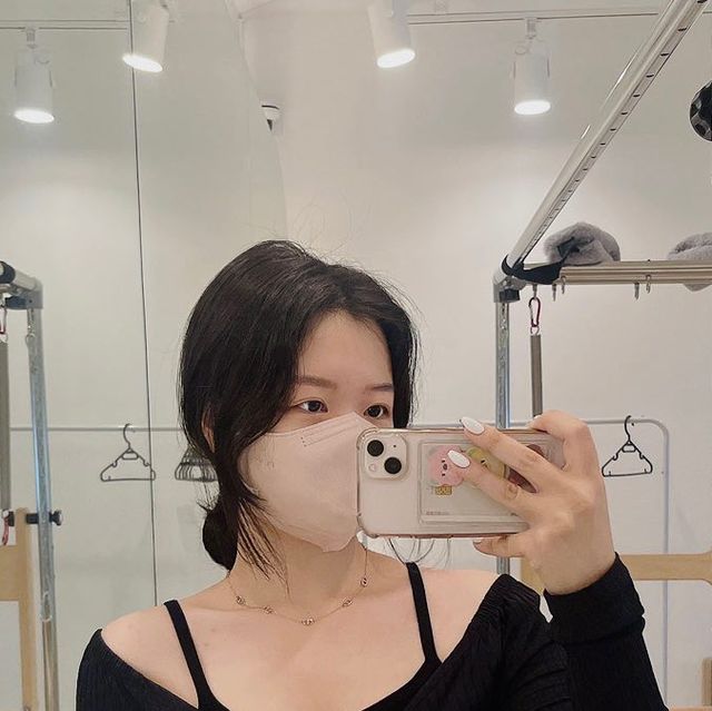 @_g__aaaaaaaaaaaa on Instagram: "🤍 . #광고 필라테스 할때 가볍지만 서포트 잘 되는 브라탑 찾다가 발견한 요물 😃 모달소재라 땀을 많이 흘려도 흡수 싹 되서 등산갈때도 크롭티에 같이 입었어요