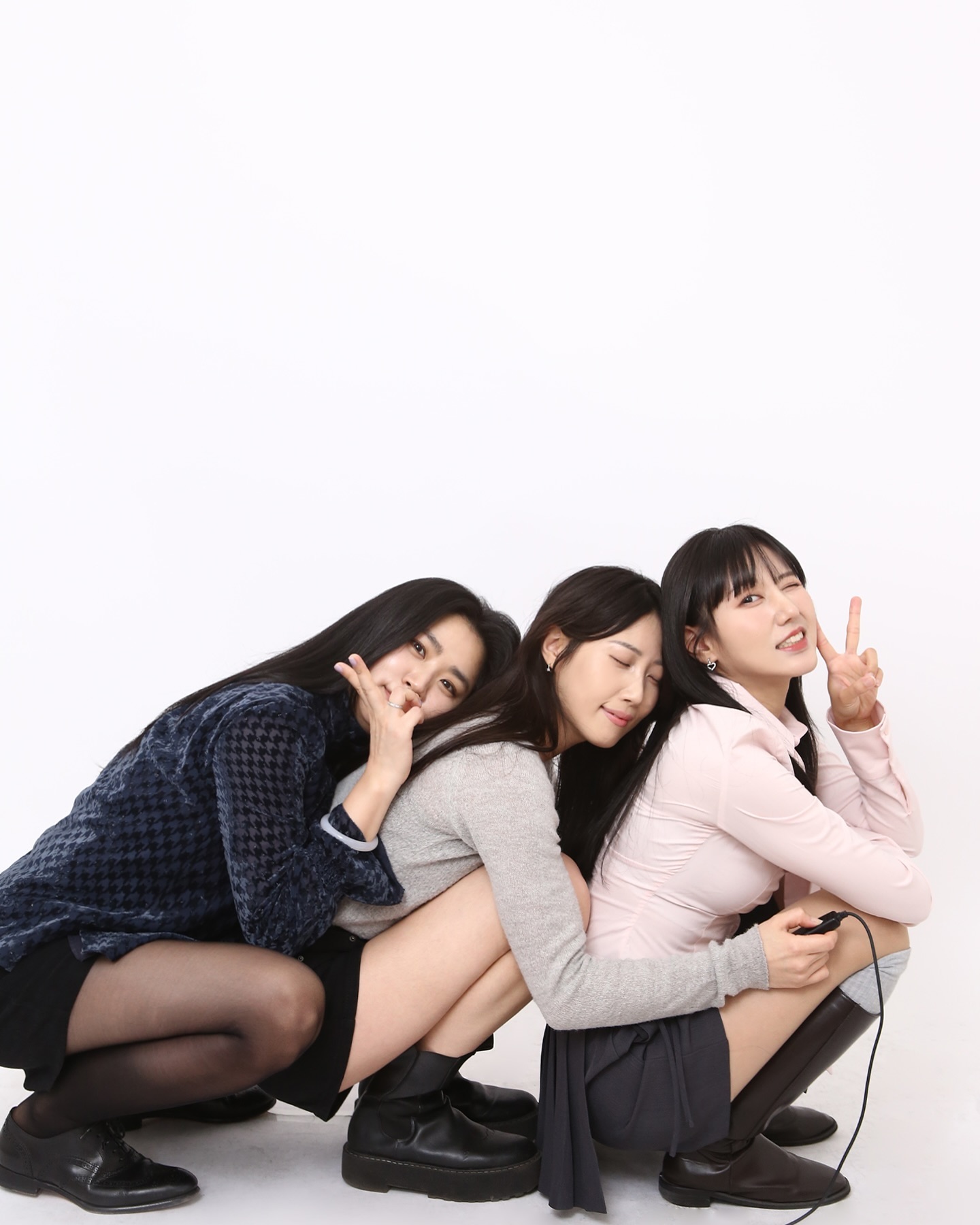 🩵🩶🩷
12년째 에피소드 생성중

스무살때처럼 매일 함께하진 못하지만
여전히 기쁠때나 슬플때나 같이 울고 웃어주는 소중한 메롱이들🥹