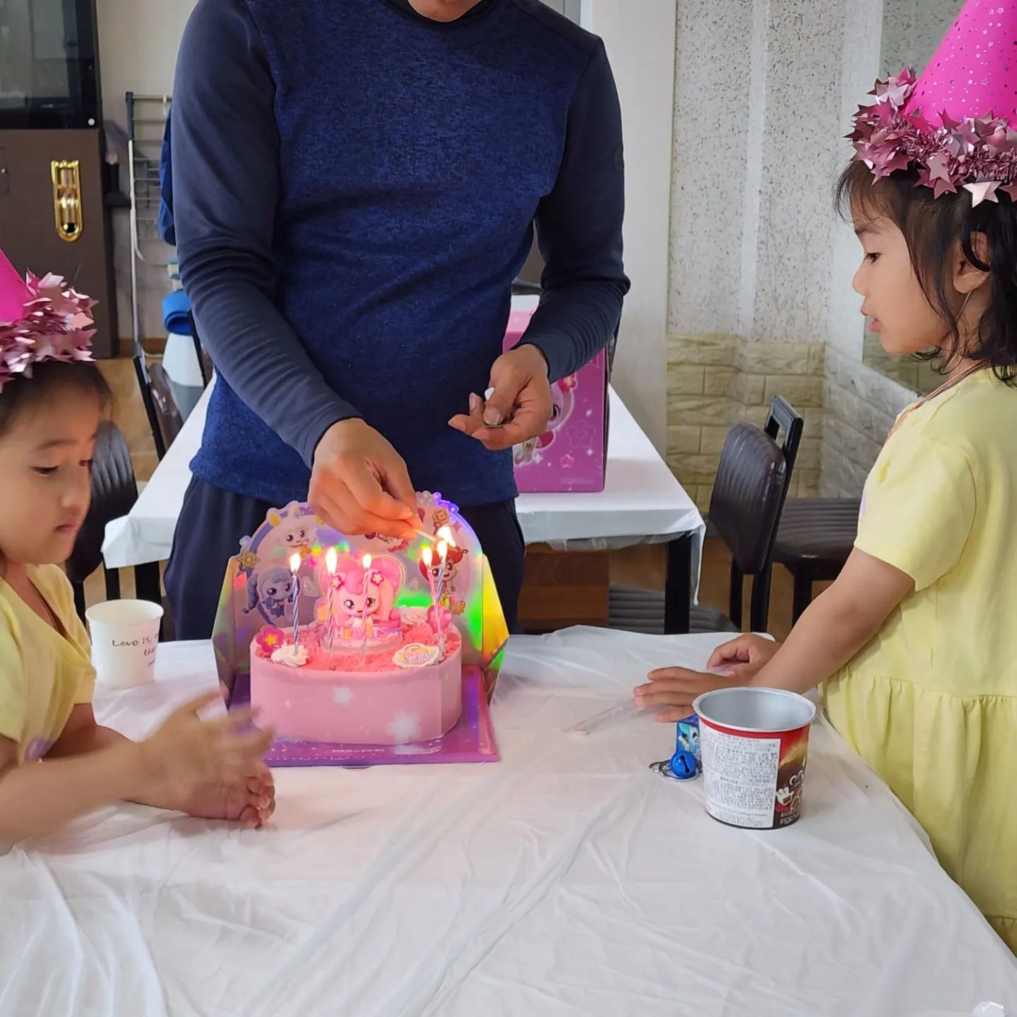 #우리집1호#대빵1호#생일#누가보면#짝꽁생일인줄#큰꽁생일인데#주말에#시댁에서#미리축하#티니핑케익크#구하기힘듬#하늘의별따기#그래도#두군데만에구함#안에는초코#반전케익#딸기인줄#맛잇으면땡#내가잘먹음#애들은촛불이목적#사랑해#앞으로도#잘지내자#곧셋맘#개띠#쥐띠#이젠토끼띠#동물농장