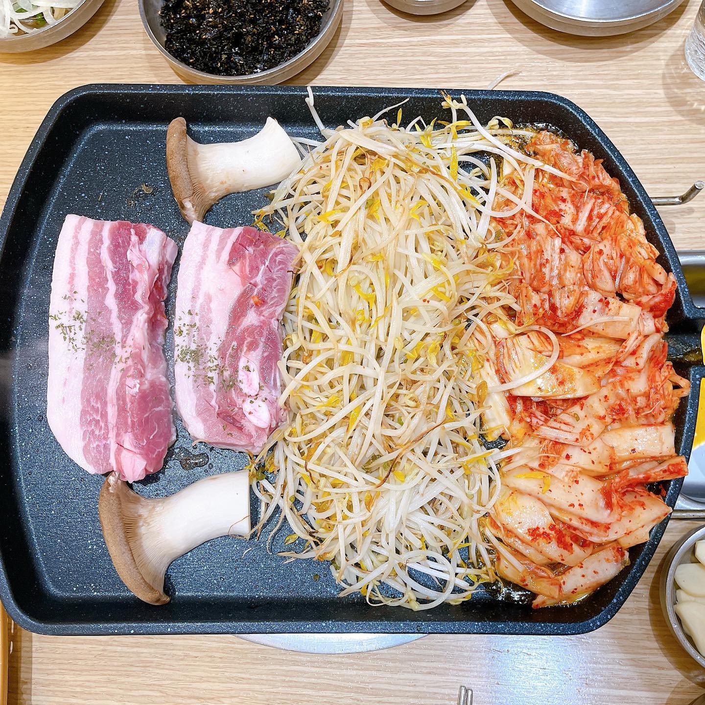 #협찬 

#오삼부대찌게 - 서해선 원시역 코앞

블로그로 체험했지만 사장님께 허락받고 인스타에도 올려봅니다 

엄마와 아들이 운영하는 곳 
어머니 사장님은 요리연구가 
아들 사장님은 프랑스 르꼬로동블루 요리학교 출신 셰프님이시래요 

원래는 강남에서 하셨는데 밀키트 사업도 시작하셔서 지식산업센터로 들어오셨다네요 
밀키트 사업도 너무 잘되고 있다고 ㅎㅎ 

안산 근처 사는 분들 한번씩 드시러 가셔도 좋을듯합니다 ^^