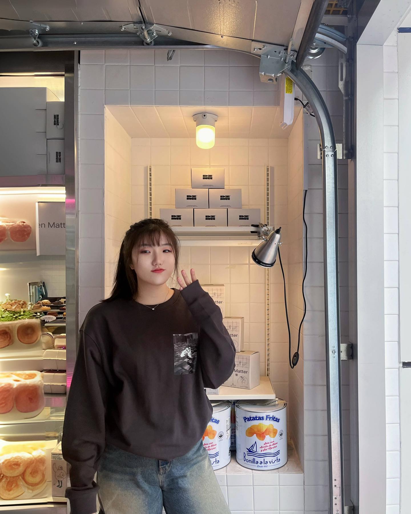 [컬러블라인드] 핸드앤핸드 맨투맨 차콜

독특한 프린팅으로 분위기있고 오버핏에 편안하게 떨어져서 크롭으로 입어도 편하게 입어도 다 예쁜 데일리 맨투맨🩶
.
.
.
.
.
.
.
.
.
.
.
#컬러블라인드 #colorblind #맨투맨 #협찬 #패션스타그램일상 #오늘의코디 #맨투맨코디 #좋아요반사 #맞팔해요 #likeforlike #follow4followback