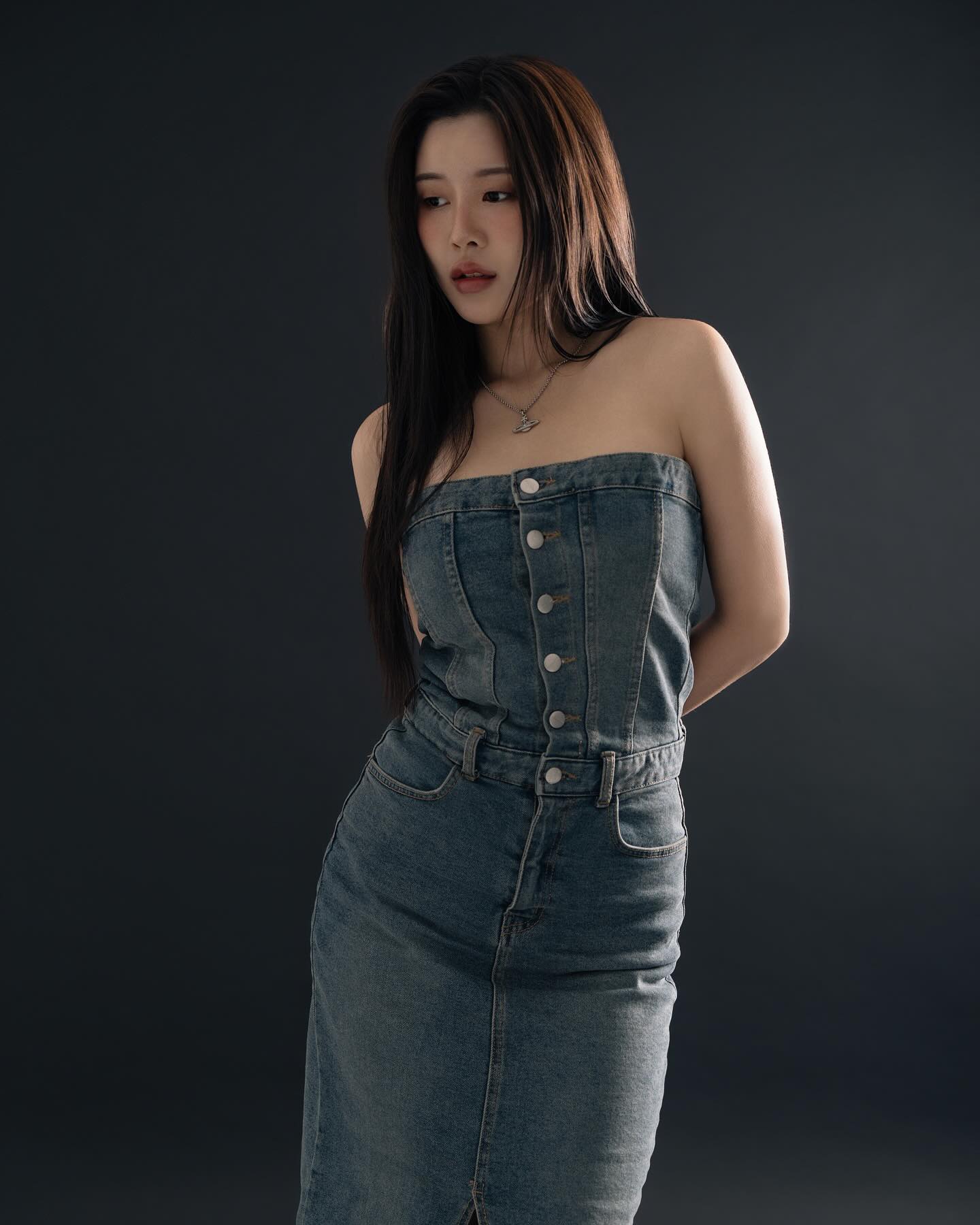 릴스로만 올렸던 사진 감상하구 가세요🖤
블랙은 나랑 안어울리는 줄 알았는데,, 아니었다!

P: chaerokstudio