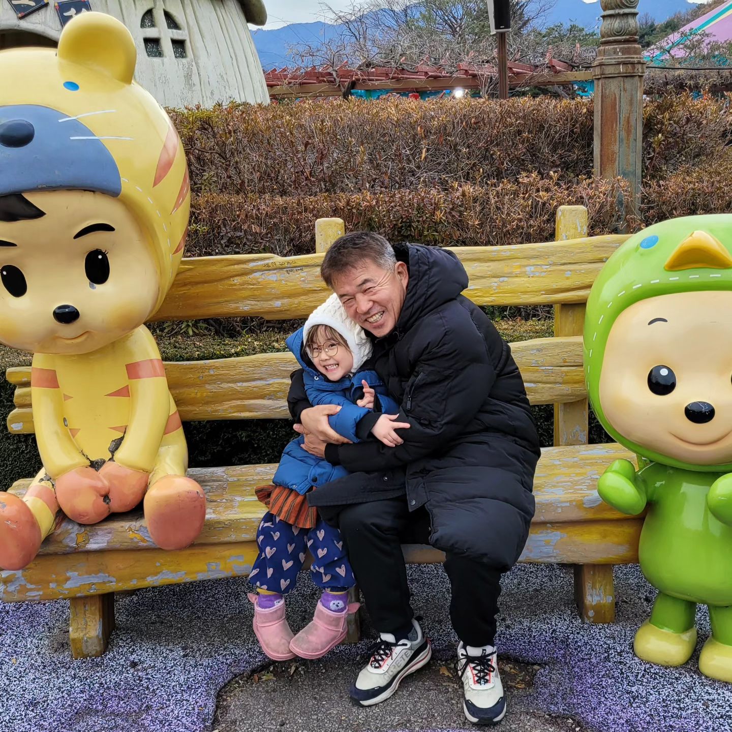 외할아버지랑 즐거운 시간 ❤️ 
놀아주느라 고생했어 아빠 😂