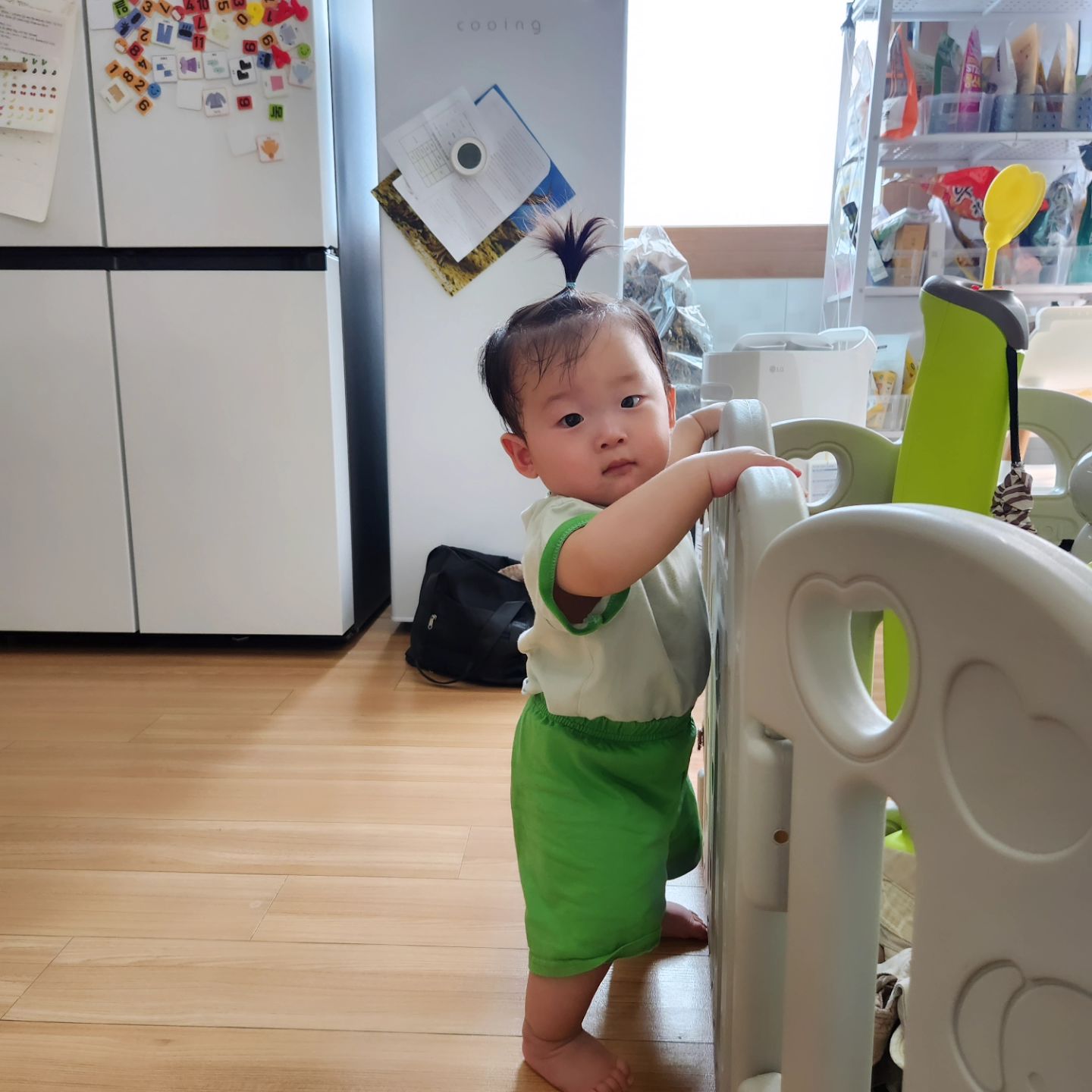 스스로 손놓기도 하는 가람이!
겁이많아서 꽉잡고 부들부들 하는 하람이!

#일란성쌍둥이
#달라달라