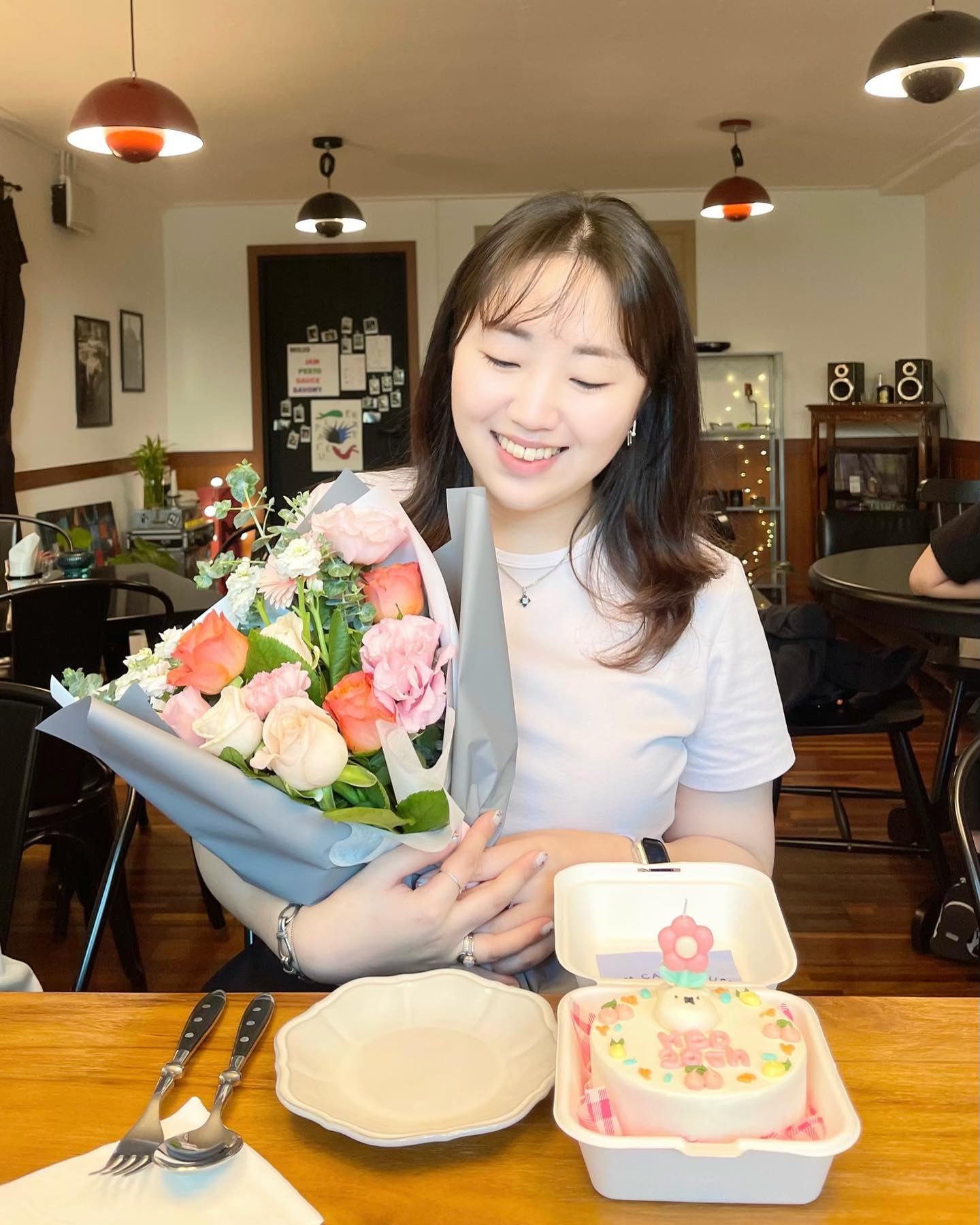 2023 birthday party🎊

따듯한 마음을 전달 받을수 있다는게 너무 고맙고 행복해🌹

Another core memory full of love🫶.
.
.
.
#bday #birthday #friends #party #ig_diary #hobbyphotography #ig_photography #생일 #파티 #우정스타그램 #럽스타그램 #취미사진