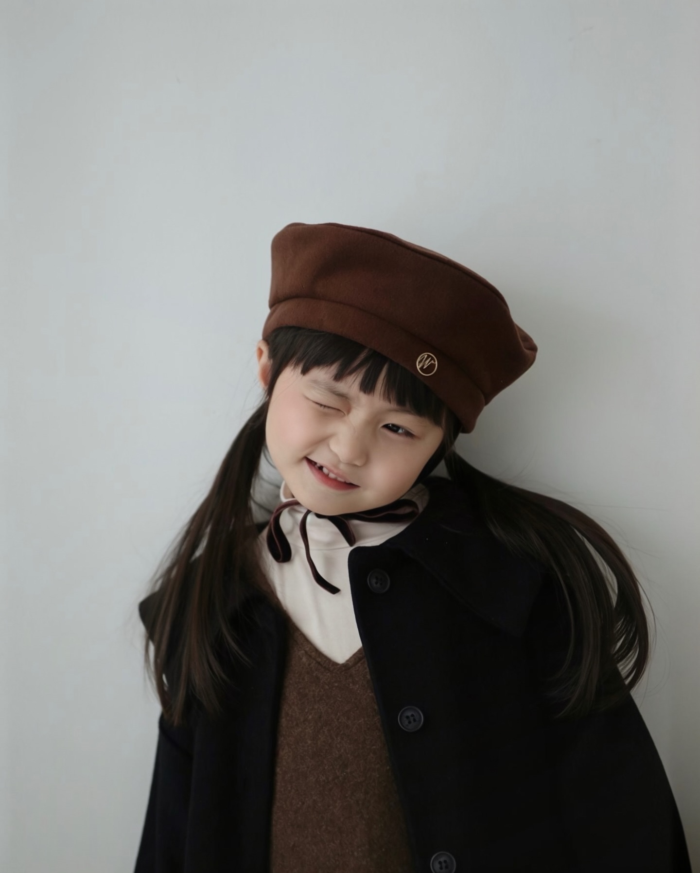 ᴡᴏᴠᴇ ‧₊˚
너무 예뻐서 꽉 꽉 채우고, 나눠서 올려야겠다ㅋㅋㅋ
예쁜 내딸 모습에 엄마사심 가득 채우기 너무 쉽네요잉 ⁺.

구름원피스에 노블코트, 그리고 심볼베레모҄ˆ⌢ ᐞ 이렇게 입으니
또 다른 느낌이죠? 노블코트는 어떤 옷이든, 어떤 컬러를 입든
고급스러운 마무리 핏감을 줘서 꼭 소장해야할 아이에요❤︎

/ 하율 𝟦𝟪𝖬 𝟣𝟢𝟢𝖼𝗆 𝟣𝟨𝗄𝗀 
노블코트 S / 구름원피스 M / 심볼베레모 

wove.kr 

#wove #워브 #노블코트 #구름원피스