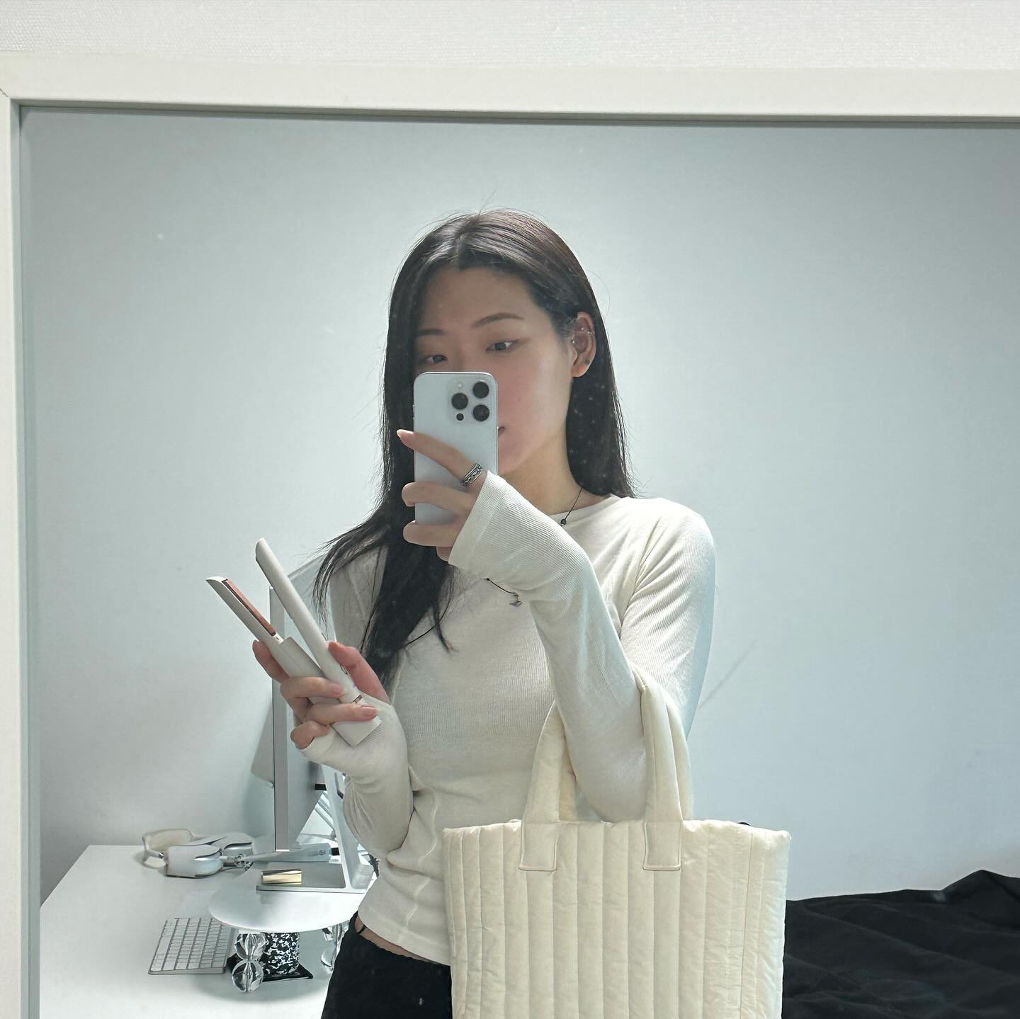 저 사실.. 무선 고데기 처음 써봤어요 🫢 

옆머리만큼은 직모라 바쁠 때도 고데기를 해주고 있어요!

무선이라 장소에 상관없이 가방에서 슥 꺼내 옆머리를 살릴 수 있어서 
편의성까지 갖춘 고데기를 찾고 계신분들께 추천합니다 🙌🏻

🔗 http://tinyurl.com/8zskfx6t
🔎 쿠팡에 ‘비슈 미니 무선 고데기’ 검색!

#협찬 #무선고데기 #휴대용고데기 #미니고데기 #앞머리고데기 #충전식고데기 #옷스타그램추천 #오오티디일상 #outfitkoreanstyle #패션계정맞팔환영