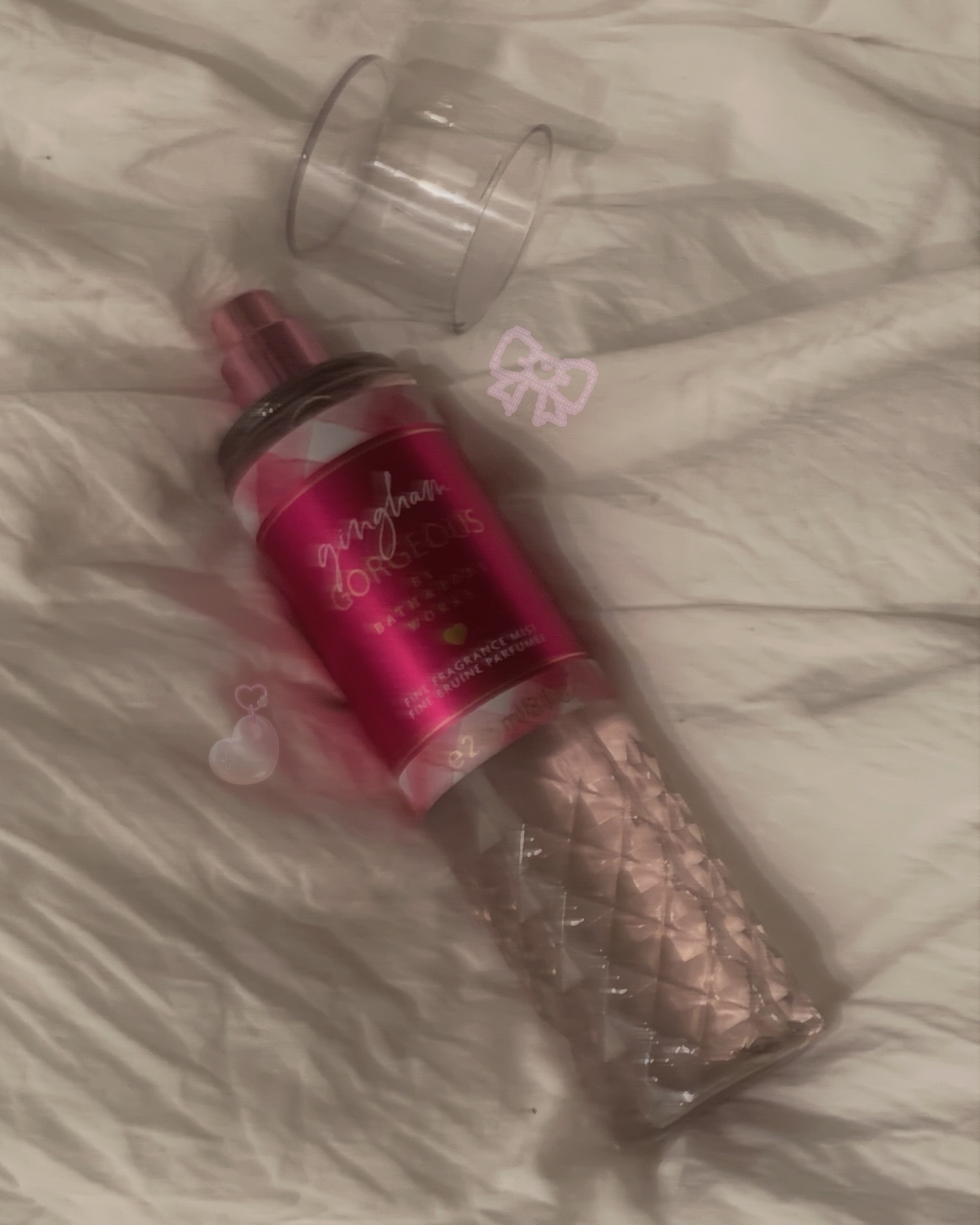 #광고 15gram.official  bathandbodyworks.kr

NEW 깅엄 골져스 파인 프래그런스 미스트 (236ml)

오랜시간 은은하게 유지되는 올타임 넘버원 제품
깅엄 골져스가 리패키징으로 돌아왔어요!

깅엄미스트는 향이 진쨔 ,,, 넘 조아요
배쓰앤바디웍스 라인도 이미 쓰고 있었는데
남자친구가 좋다고 가져가버릴정도
골져스 파인 프래그런스도 역시 넘 좋아서
계속 뿌리고 싶어져요 💭🤍
끈적임 없는 마무리와 함께
은은한 플로럴 잔향이 오래가서 지속력도 좋답니당

Notes : pink strawberries, peach nectar and peony blooms.

https://chicor.com/goods/0000000102150

#15그램 #15그램뷰티 #15그래머 #BNBW #배스앤바디웍스 #PerfumeTok #배스앤바디웍스깅엄 #배바웍 #ㅂㅂㅇ #바디워시 #바디로션 #바디워시추천 #바디로션추천 #향수추천 #선물추천