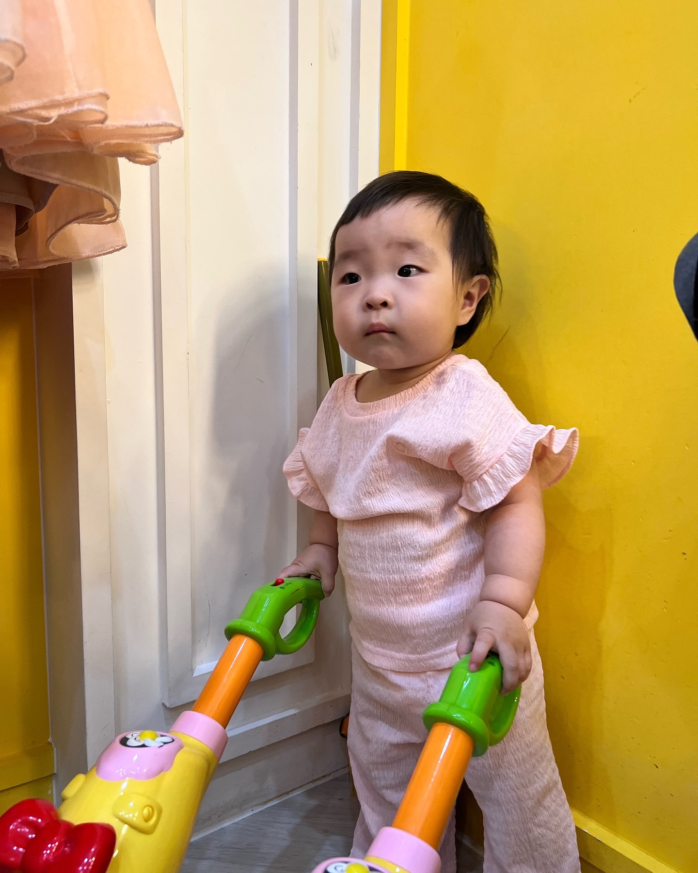 처음 와 본 콩순이 키즈카페 ㅋㅋㅋㅋㅋㅋ
아장아장 걸어다니며 완전 잘 놀아요 👍 #13개월아기