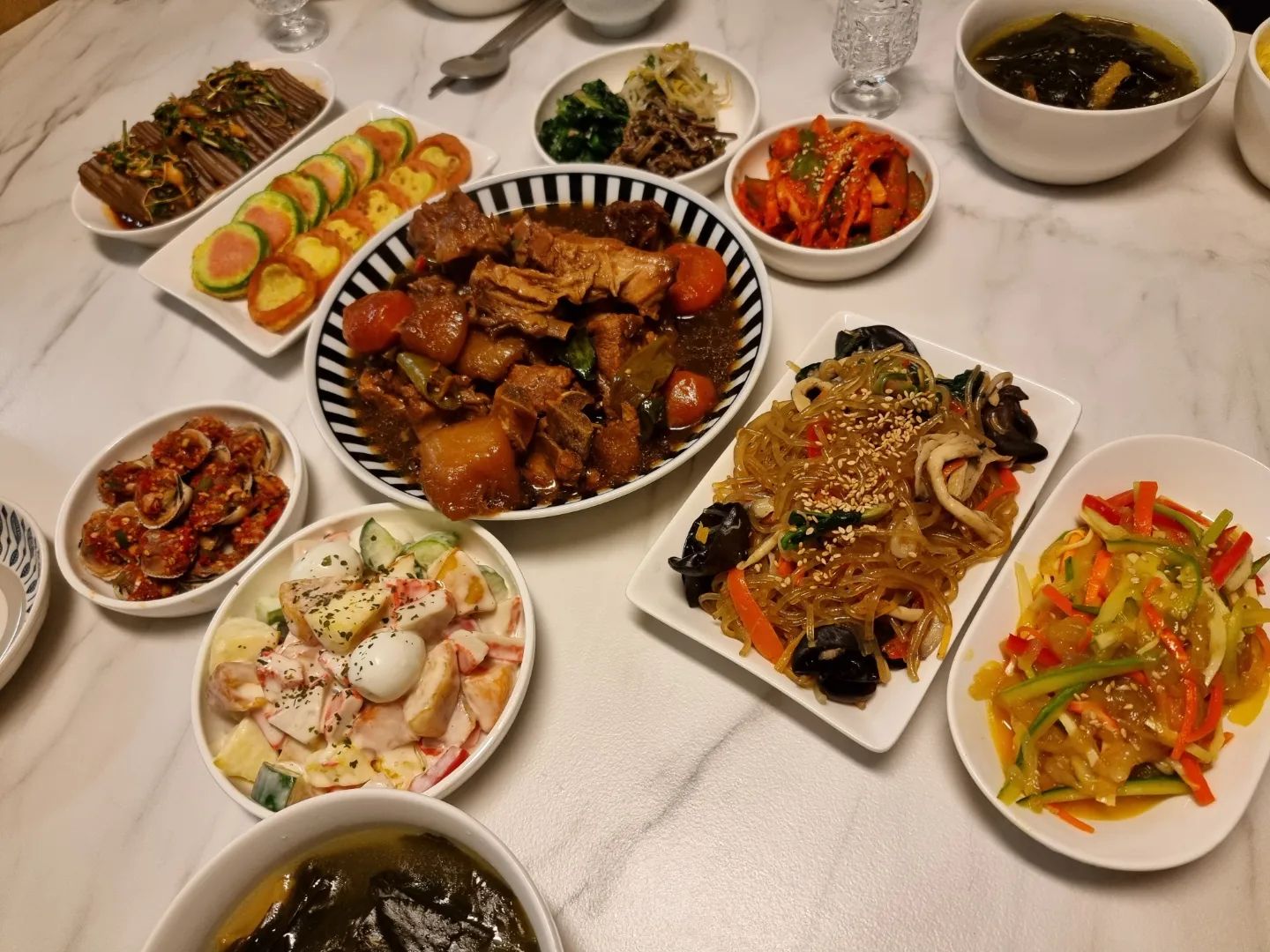 🍽

엊그제 신랑생일상🥰

#오늘의메뉴 #상차림 #저녁메뉴 #밥상 #homecook #홈쿡 #집밥 #homecooking  #생일상 #생일상차림 #돼지갈비찜 #도토리묵달래장 #애호박하트전 #삼색나물 #도라지오이무침 #꼬막장 #과일사라다 #잡채 #해파리냉채 #황태미역국