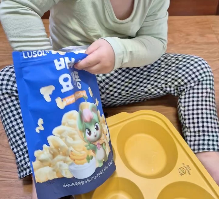 루솔 바나나요거퐁, 트리플치즈퐁을 소개해요 :)

우리아기가 맛있게 먹은 건강한 간식이에요!!

기름에 튀기지 않아서 담백하구요

튼튼한 밀크칼슘, 비타민B1이 함유되어있어요

입안에서 부드럽게 녹는 식감이고
바나나요거퐁은 바나나, 요거트가 합쳐진 상큼 달달한 맛
트리플 치즈퐁은 치즈 3가지가 들어가서 깊고 고소한 치즈맛이에요

HACCP인증도 받고
NO첨가물, NO밀가루로 안심하고 먹일 수 있어요 

#제품제공 #협찬
#루솔 #아기간식 #아기과자 #트리플치즈퐁 #바나나요거퐁 
#아기간식추천 #아기과자추천 #루솔트리플치즈퐁 #루솔바나나요거퐁