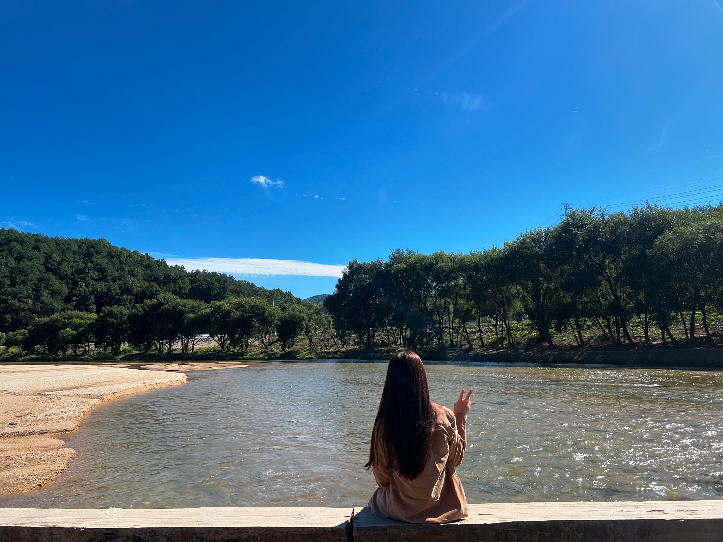 가을이라 그런지 낭만가득❤️
틈틈히 힐링하는 행복이 넘치는 중

다음번엔 운동화를 신고 가야지 ㅠㅠ
떨어질까봐 불안불안해서 바닥만 보면서 걸어다님🤣⠀
⠀
⠀
⠀
⠀
#영주 #영주여행 #영주시 #영주핫플 #영주가볼만한곳 #영주외나무다리