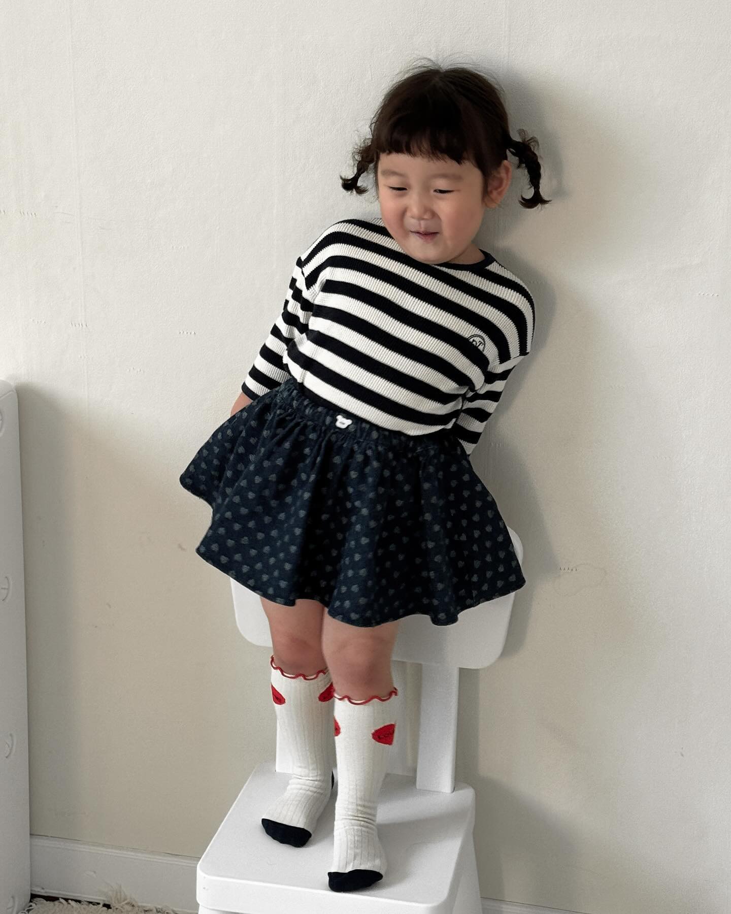 ⠀⠀ 
양말에 속옷까지 안귀여운게 없는 #데일라이크 
하나같이 다 귀엽고 이쁜데 특히 양말은 포인트 주기
넘 귀여워서 엄마도 정말 탐났다!
⠀⠀
줄줄 내려가는 양말이 아니라 딱 잡아주고
배색에 프릴로 포인트까지 주어서 더 귀여운건 안비밀🫶🏻
⠀⠀
-
데일리 라이크가 13주년을 맞아 이벤트 중인데요!
최대 83% 할인 특가 및 매일 오전 10시 오픈되는 
72시간 한정수량 특가샵 오픈까지!!!
⠀⠀ 
얼마 안남았으니 구경하러 서둘러가보세용🕺🏻
⠀⠀ 
#데일리라이크 #데일리라이크키즈 #키즈속옷 #유아속옷 
#유아양말 #유아니식스 #키즈양말 #패션의완성은양말 #아기ootd