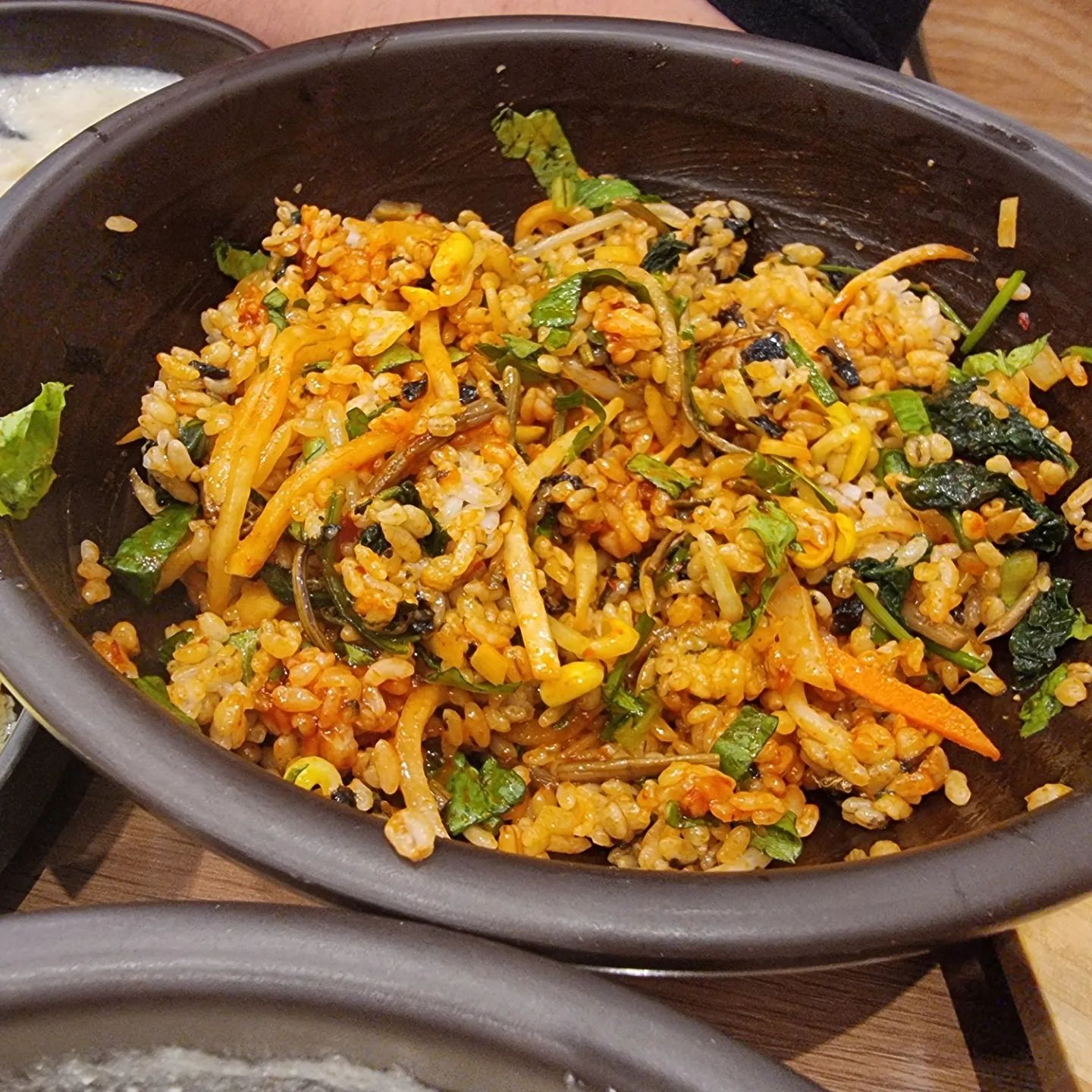 #부천칼국수#부천보리밥#들깨랑보리랑 입니다🧡

인친님들🤗
칼국수에 보리밥은 진리인거같아요
오랜만에 들깨칼국수를 먹었어요
진하구 맛있더라구요 제친구도 만족👍

보리밥두 어찌나맛있던지~~
싹싹 비벼서먹었어용ㅋㅋ
그리고 대박인건 동동주가 공짜에요!!!!
동동주 진짜 ~~~넘 맛있더라구요 
최고최고😆👍

해물파전도 생각보다 양이많아서 놀랐어요
열무김치랑 겉절이도 직접 담그시더라구요
제입맛에 딱이었어요
여러모로 만족스러운곳이었어요 
추천합니다 🧡😍

날이많이더워졌는데 더위조심하시구
오늘도 시원하고 맛있는 하루 보내세요 🧡

#보리밥맛집#들깨칼국수맛집 #중동시장 맛집 #순천향대병원 맛집
#부천맛집#부천칼국수맛집 #부천보리밥맛집 #부천맛집추천