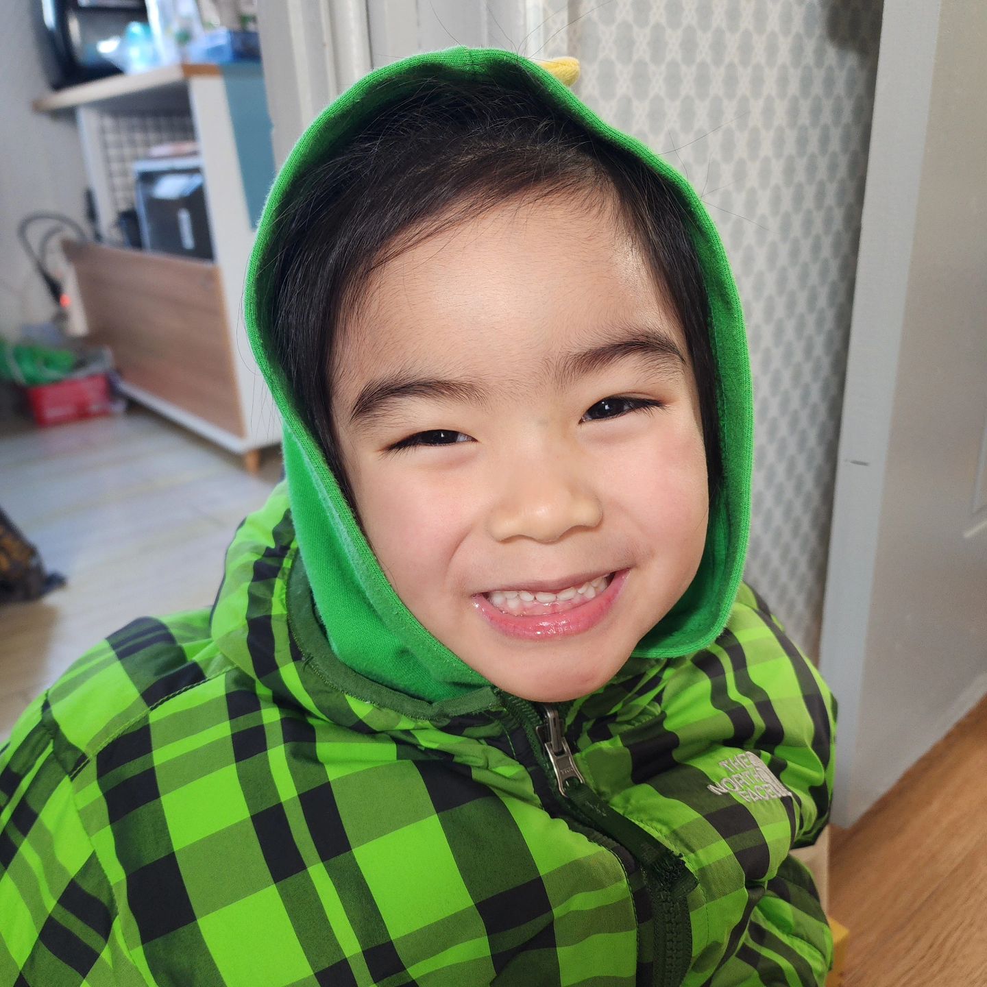 유치원 입학한지 딱 1주일차! .
다행히 잘 적응하고 있는 소율씨^^ .
어제 첨으로 오빠야들이 놀아줬다고....
소율이가 공룡이라서🤣🤣🤣🤣 .
오늘은 공주 컨셉으로 갔으니까 언니랑 여자친구랑 잼있게 놀다와~ .
#유치원생 #세젤귀 #6살