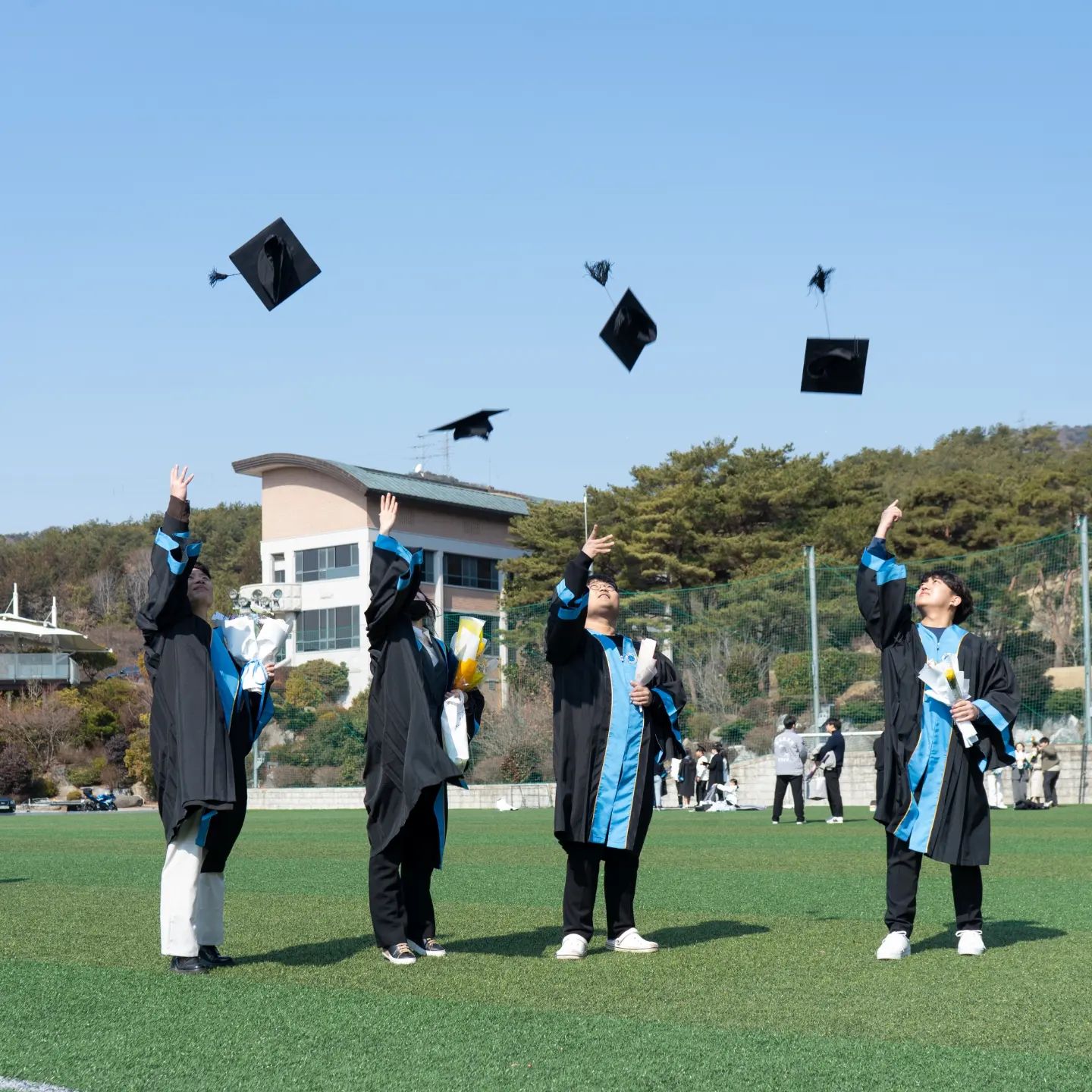 23.02.23 졸업식🎓
진짜 사회인이다 이제..
벌써부터 보고싶다 우리형,동생들🥲
.
#24살 #졸업식 #호남대 #자작차 #아스팔트 #마지막날 #차쟁이맞팔 #차쟁이그램 #차쟁이일상 #자동차그램 #아쉬움 #보고싶다 #00년생 #맞팔환영 #차쟁이소통 #광주 #광주맞팔 #직장인스타그램 #자동차그램 #눈물난다 #carstagram #followforfollowback #carlover #instadaily #좋아요좋아요 #도비이즈프리 #나돌아갈래 #차쟁이 #studentracing #foreveryoung