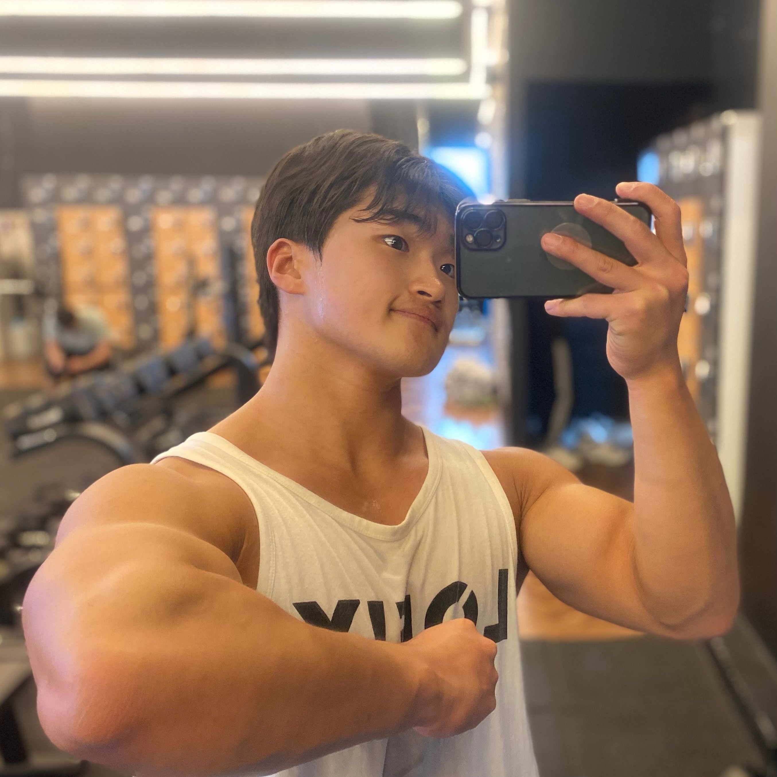 셤이 끝나써요😚
.
.
.
운동도 맛있게 끝내고 팔이 좀 작아진거 같길래 
오랜만에 팔도 같이 해줬다요~ 아마 한동안 또 안 하겠지..?
정신차리고 팔도 열심히 하쟛,,