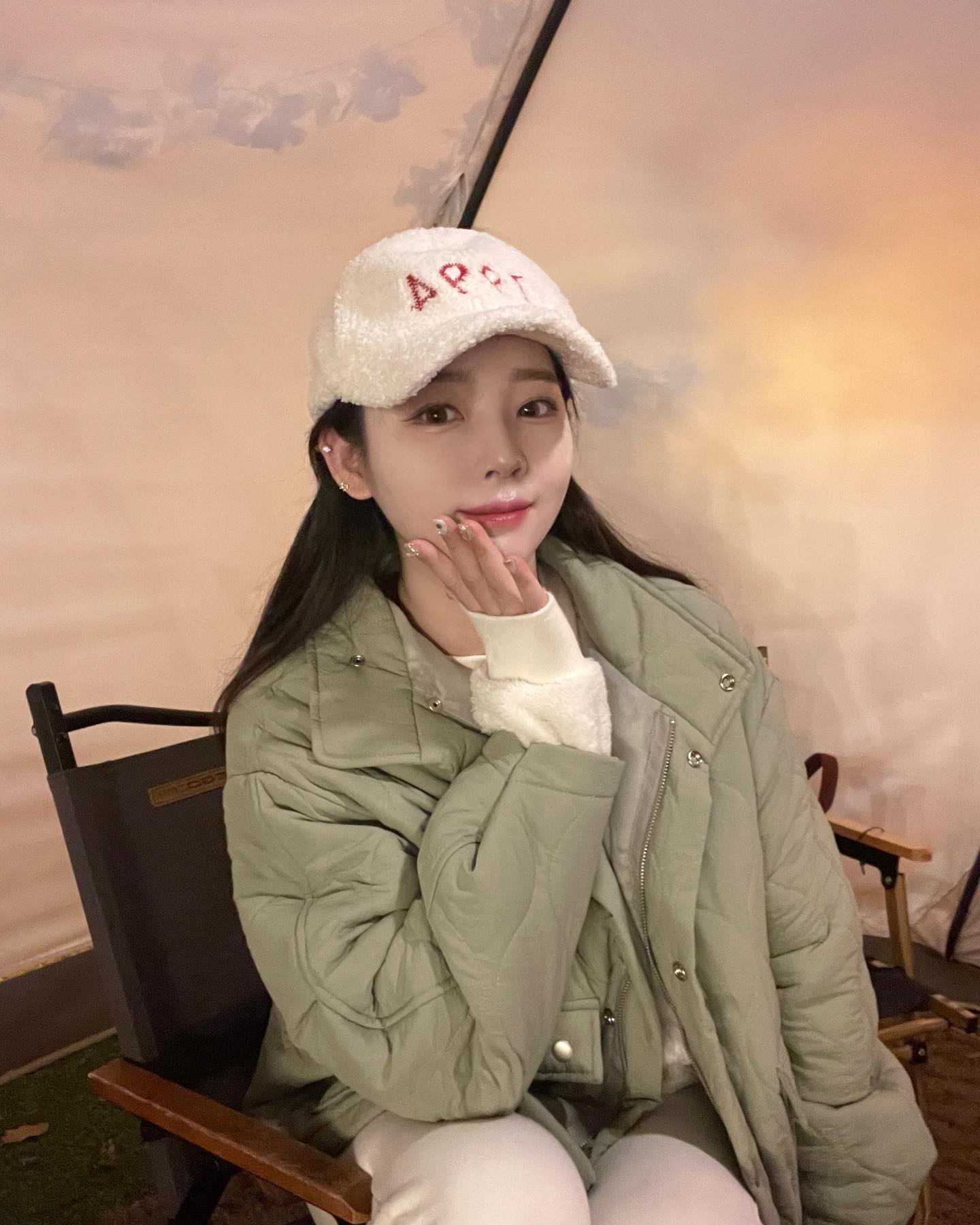 #협찬 ♥ heyrozy_official

어떤 이너에도 잘 어울리는
적당한 오버핏 패딩. 뚜비같죠ㅎㅎ

지퍼 버튼 둘 다 달려있고
양쪽 주머니 진짜 커서 수납력두 짱

찬 바람에도 따땃하게 입을 수 있는
하이넥패딩 구매는 아래에서 🤍

#헤이로지 #패딩 #겨울패딩
#여성패딩 #퀄팅패딩 #패딩점퍼 #점퍼

🧷 구매링크
https://www.stylec.co.kr/store/good/