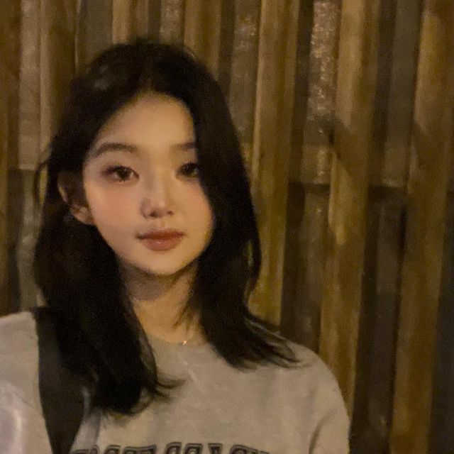 @souyeoui on Instagram: "#광고 이번 가을 맨투맨 찾았다!🤤 [스탠다드에러] IRT135 유니섹스 올드스쿨 스탠다드에러 로고 칼리지 앰블럼 세미오버핏 맨투맨 고품질 원단을 이용하여 면 73% + 폴리 27