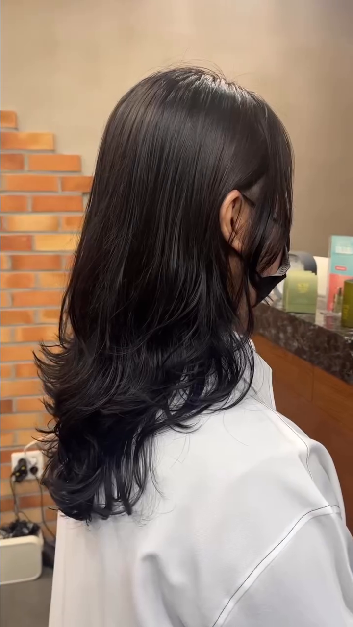 머리 손질 못하는 곰손들 모이세요🙌🏻

머리숱이 많아도, 적어도,
손질을 못해도 말려주기만 하면 되는
" 레이어드 펌 "

원하시는 스타일이 없어도
얼굴형, 분위기, 옷 입는 스타일,
직업, 평소 하고다니는 스타일 등
상담을 통해 최대한 편하게 디자인해드립니다🤍

편한 손질은 기분 좋은 아침을 시작하는
첫걸음이 됩니다💗