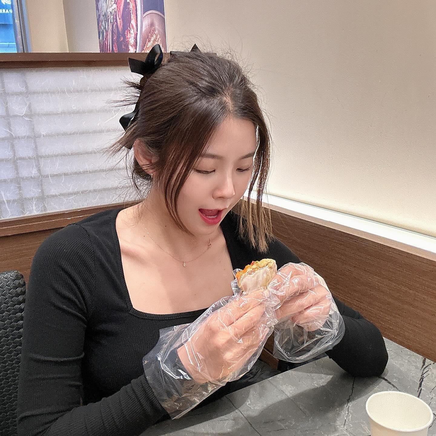 #협찬
신사에 이런맛집이,,,🦀
여수 이후로 제대로된 간장게장 맛집을 찾았다!
밥도둑이야 ㅜㅜㅜㅜ 혼자 다섯마리도 먹을수있어요
.
.
.
.
.
.
.
#신사꽃게당 #신사역맛집 #간장게장맛집 #반포맛집 #신사맛집 #간장게장 #먹방 #맛점 #강남맛집 #연예인맛집