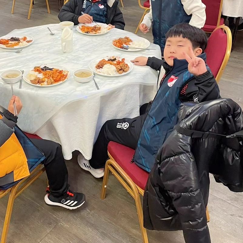 ⚽️
살다살다 여보도 동계
듀니도 동계훈련을 가는
이런날이 올줄이야 🥲

3학년 3명만가서 서로에게
의지하며 잘있는거보니 
사실 듀니아닌 내가 분리불안

둘다없으니 조용해서
좋을줄알았는데 혼자는
너무 외로워서 대성통곡ㅋㅋ
(임산부 호르몬노예인가)

.
.

#열심히운동하고
#열심히코칭하고
#어서오렴#베이비들
#없으니보구싶구램
#축구#동계훈련
#슬픈임산부