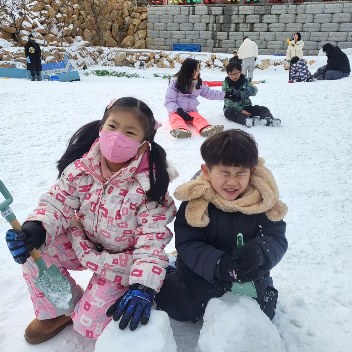 지우랑도영이 썰매장 데이트 ♥♥
#청도 #무아마운틴 #청도썰매장 # 썰매#방학끝무렵