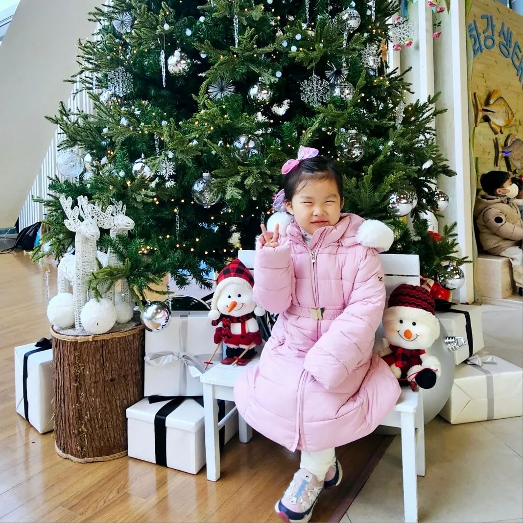 ㆍ
너무 사랑스러운 내새꾸 💗
 
 
 
#크리스마스트리 #예쁘니 #57개월 #눈웃음